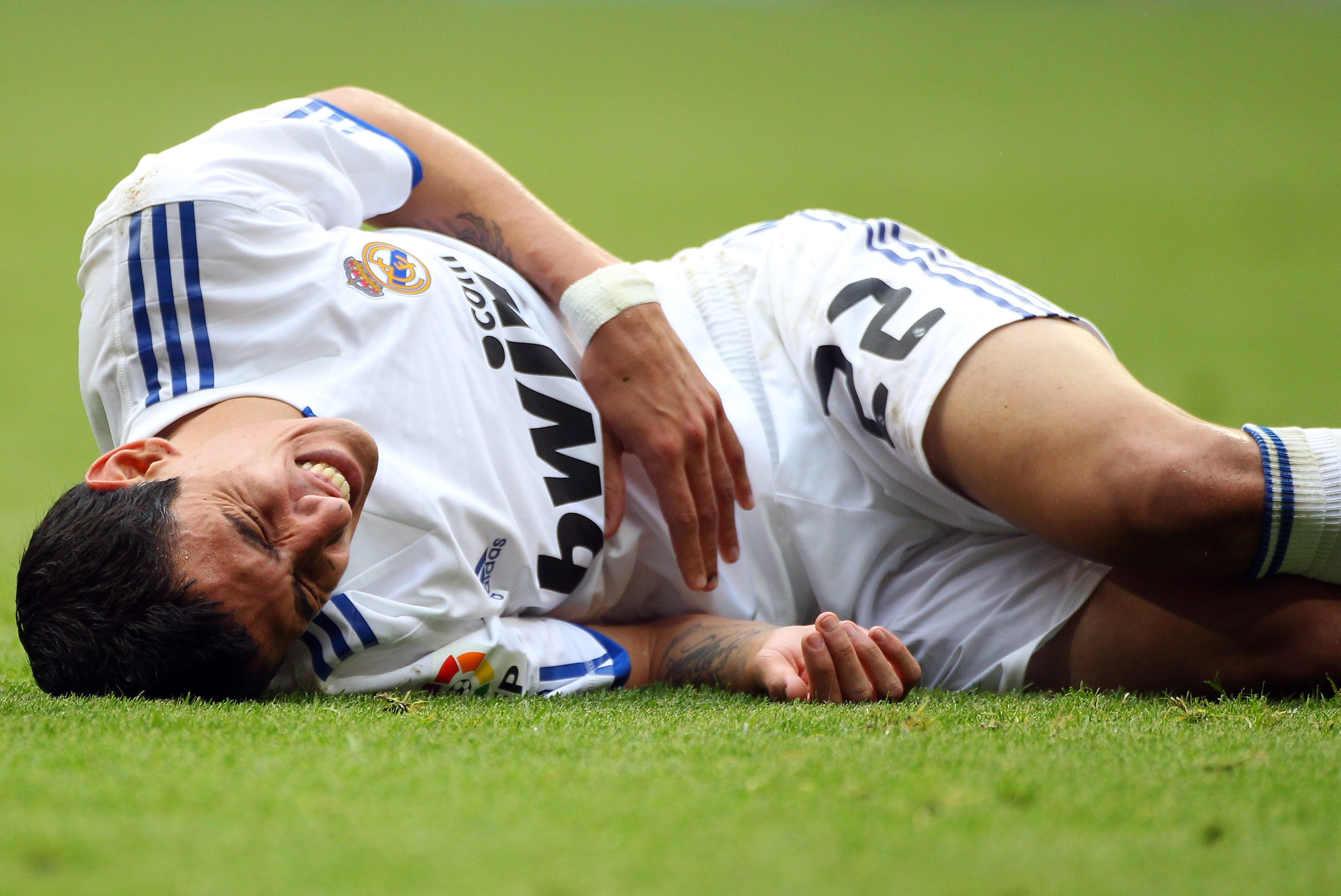 MADRID, SPAIN - APRIL 30:  Angel Di Maria lies on the pitch after a tackle during the La Liga match between Real Madrid and Real Zaragoza at Estadio Santiago Bernabeu on April 30, 2011 in Madrid, Spain.  (Photo by Julian Finney/Getty Images)