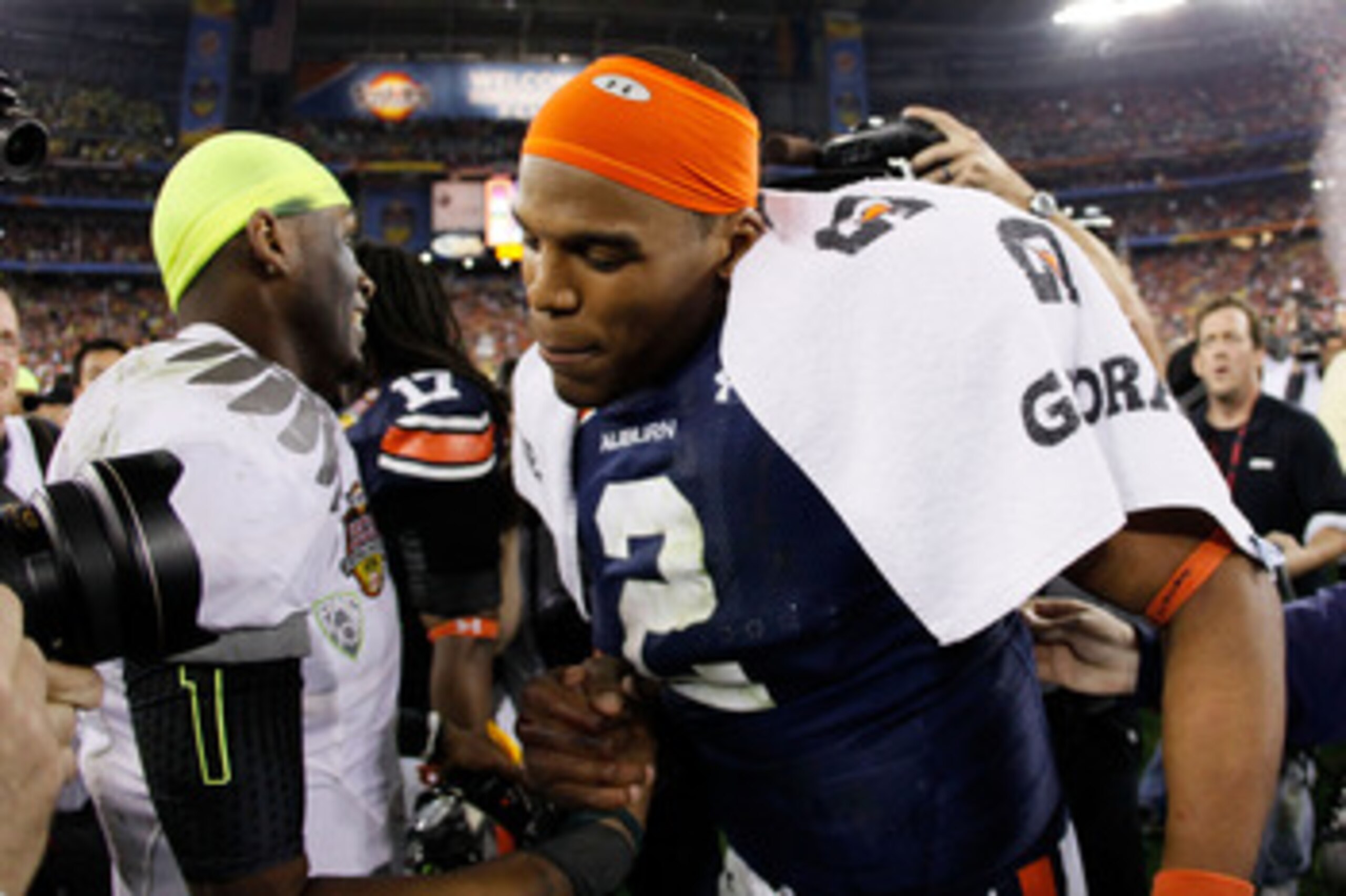 GLENDALE, AZ - JANUARY 10:  Darron Thomas #1 of the Oregon Ducks shakes hands with Cameron Newton #2 of the Auburn Tigers after the Tigers defeated the Ducks 22 to 19 in the Tostitos BCS National Championship Game at University of Phoenix Stadium on Janua