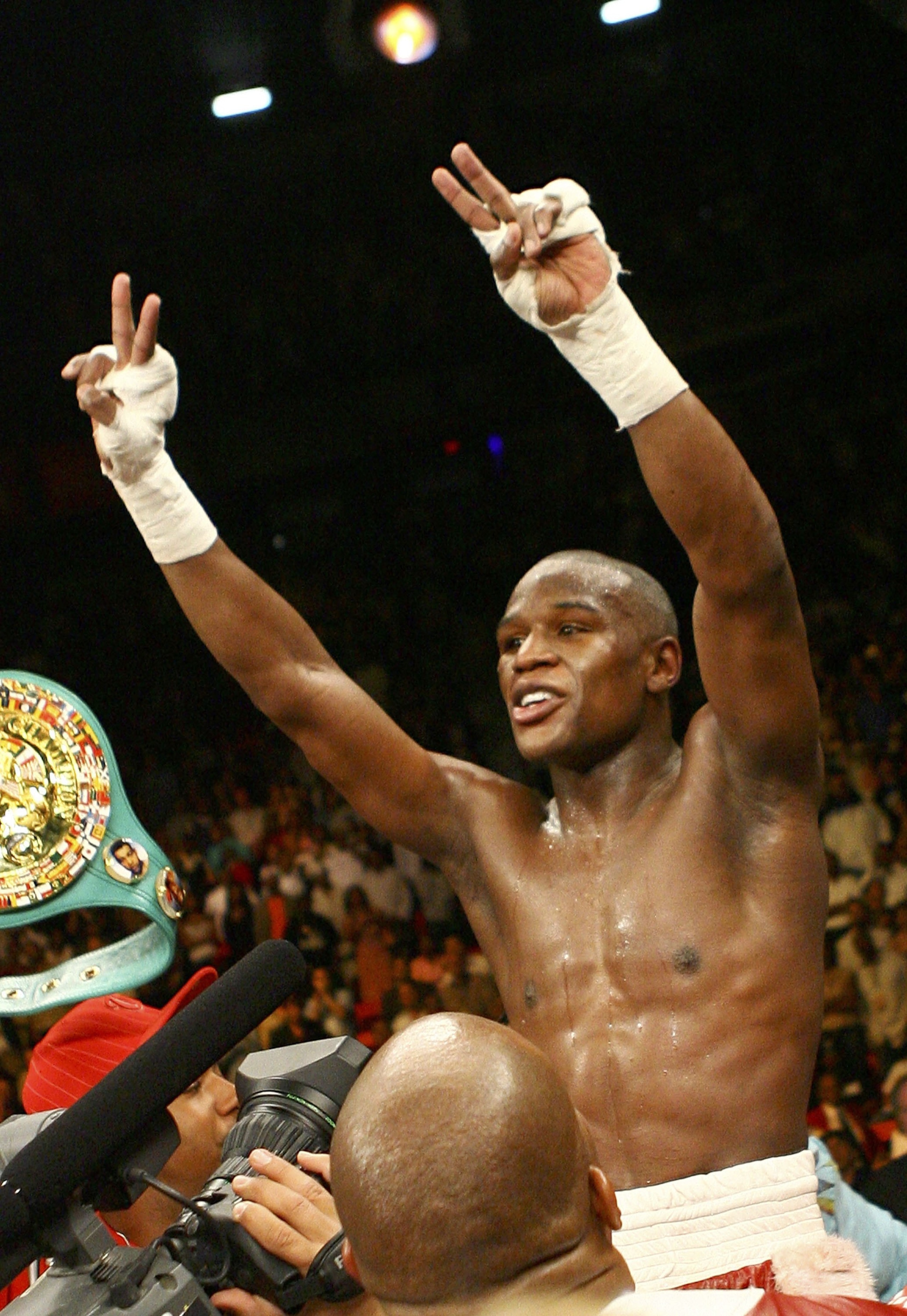 LAS VEGAS - APRIL 08:  Floyd Mayweather raises his arms in victory after winning by unanimous decision against Zab Judah during the Welterweight Championship fight at Thomas & Mack Arena on April 8, 2006 in Las Vegas, Nevada.  (Photo by Al Bello/Getty Ima
