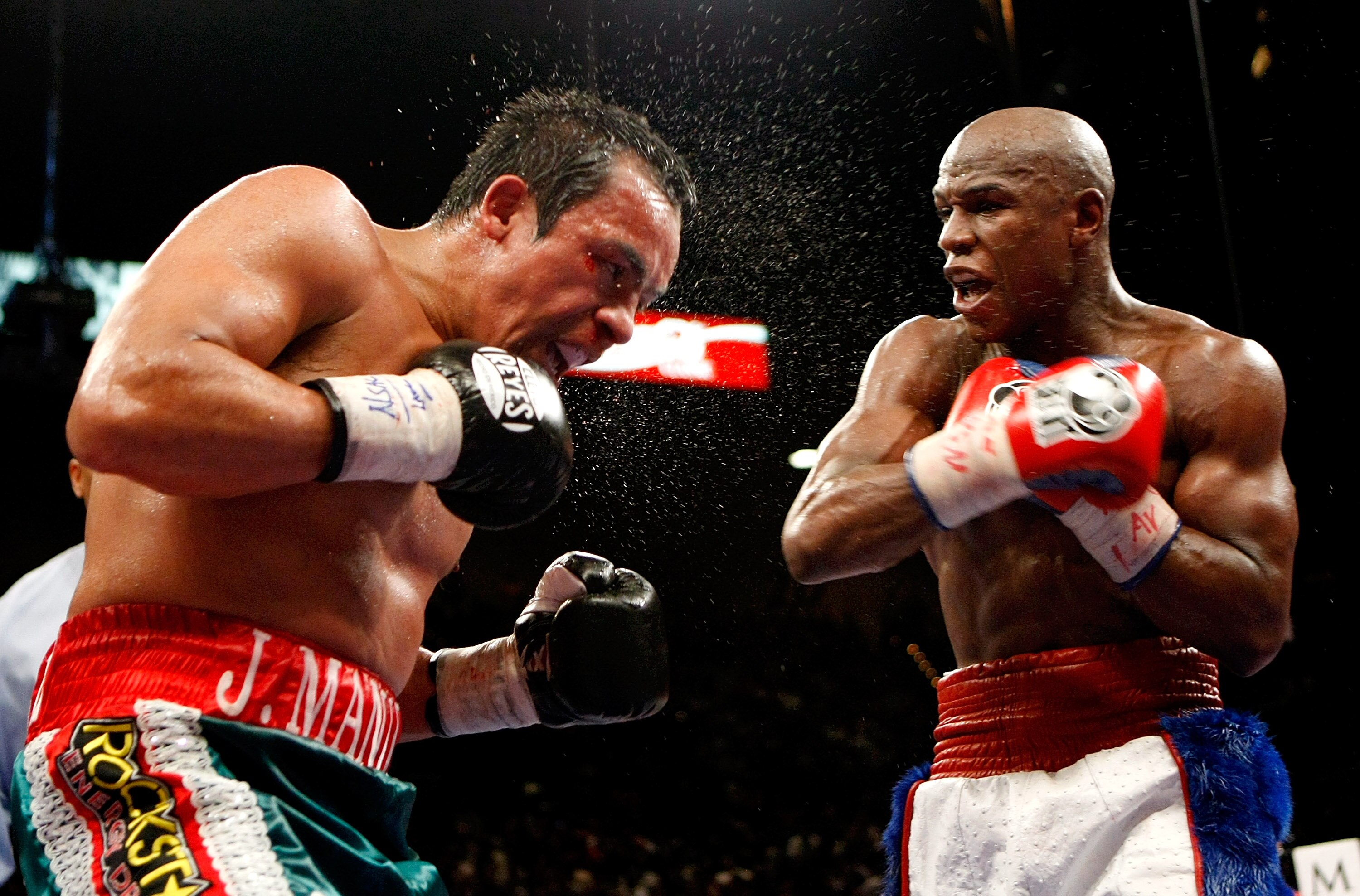 LAS VEGAS - SEPTEMBER 19:  Juan Manuel Marquez (L) and Floyd Mayweather Jr. battle in the ninth round of their fight at the MGM Grand Garden Arena September 19, 2009 in Las Vegas, Nevada. Mayweather won by unanimous decision.  (Photo by Ethan Miller/Getty