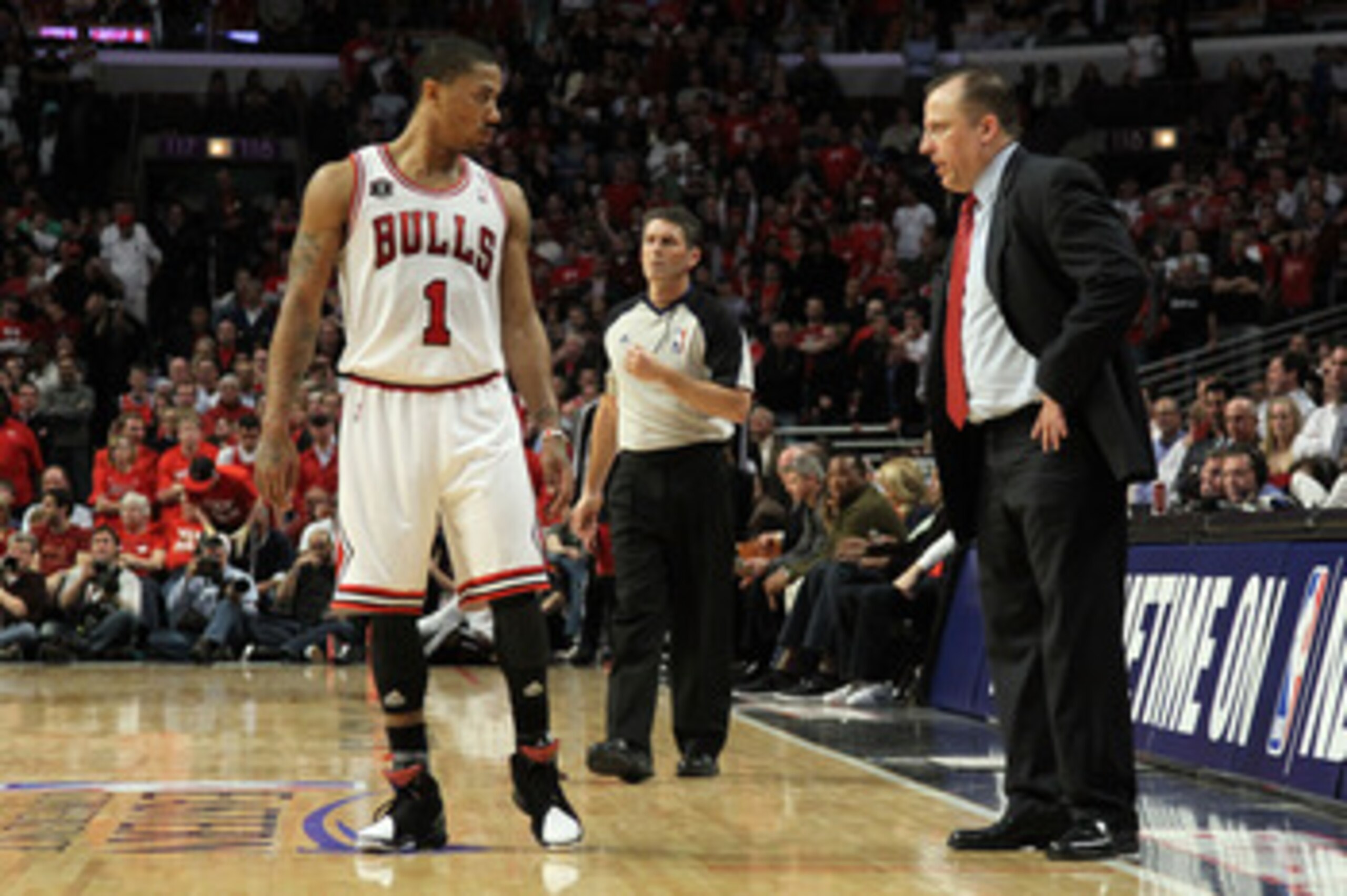 CHICAGO, IL - MAY 26:  Derrick Rose #1 of the Chicago Bulls talks with head coach Tom Thibodeau against the Miami Heat in Game Five of the Eastern Conference Finals during the 2011 NBA Playoffs on May 26, 2011 at the United Center in Chicago, Illinois. NO