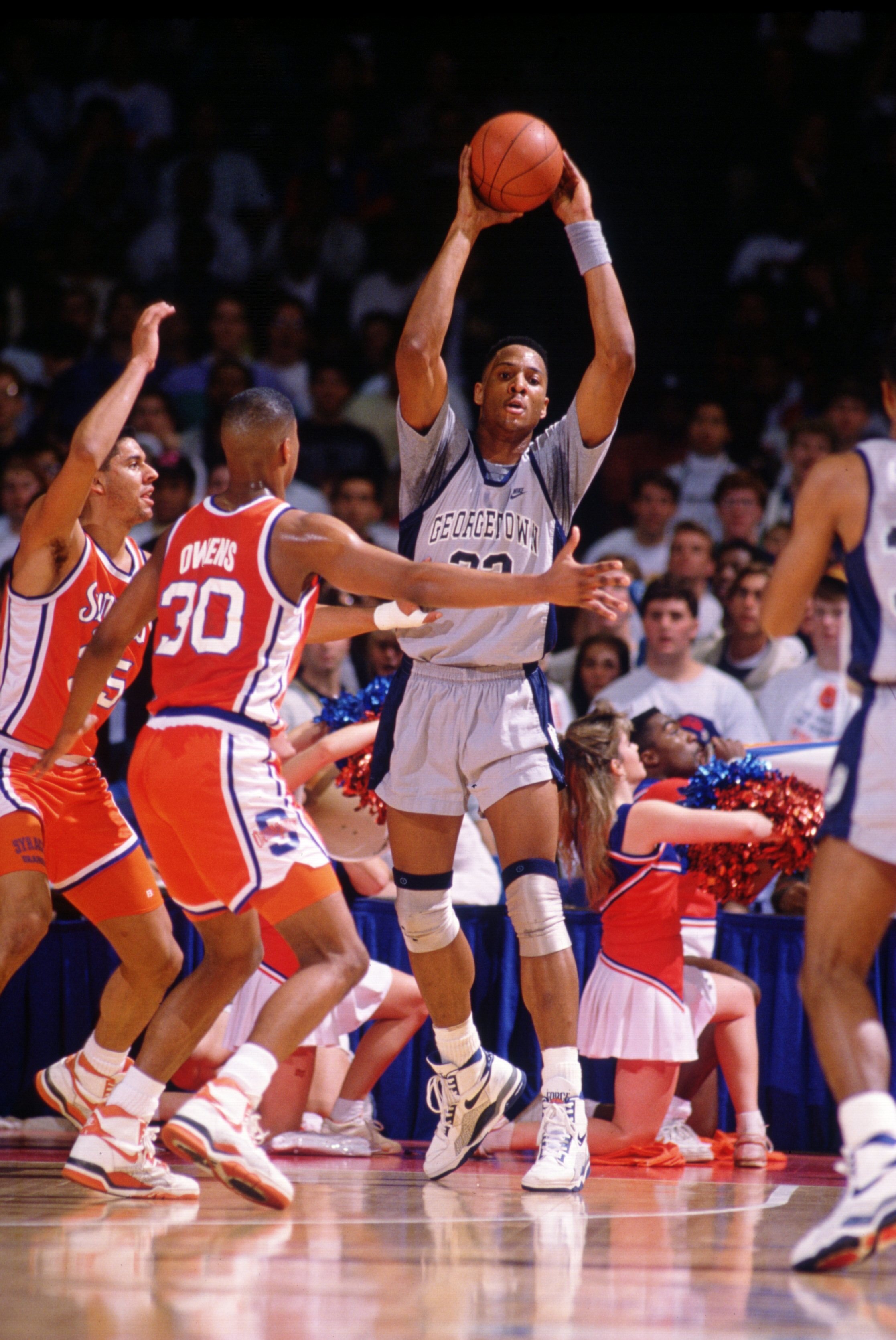 1990:  ALONZO MOURNING OF GEORGETOWN LOOKS TO PASS THE BALL DURING THE HOYAS GAME AGAINST THE SYRACUSE ORANGEMEN AT THE MCDONOUGH ARENA IN WASHINGTON D.C. Mandatory Credit: Allsport/ALLSPORT