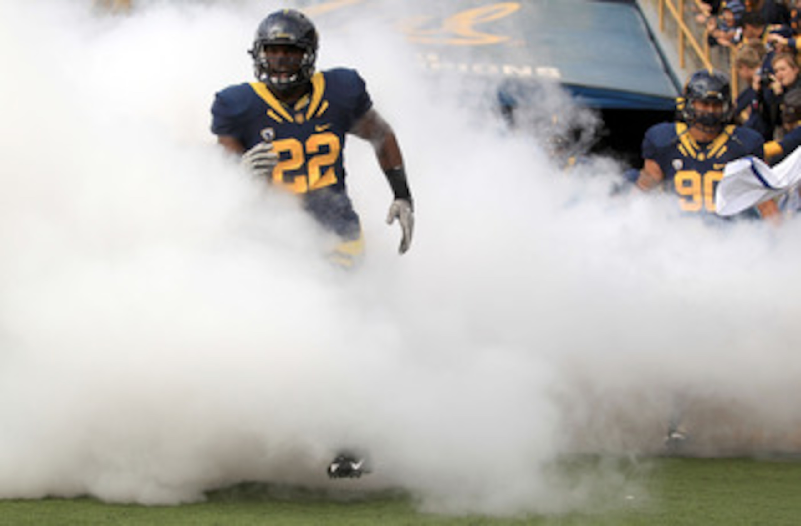 BERKELEY, CA - NOVEMBER 20:  Ryan Davis #22 California Golden Bears runs on to the field for their game against the Stanford Cardinal at California Memorial Stadium on November 20, 2010 in Berkeley, California.  (Photo by Ezra Shaw/Getty Images)