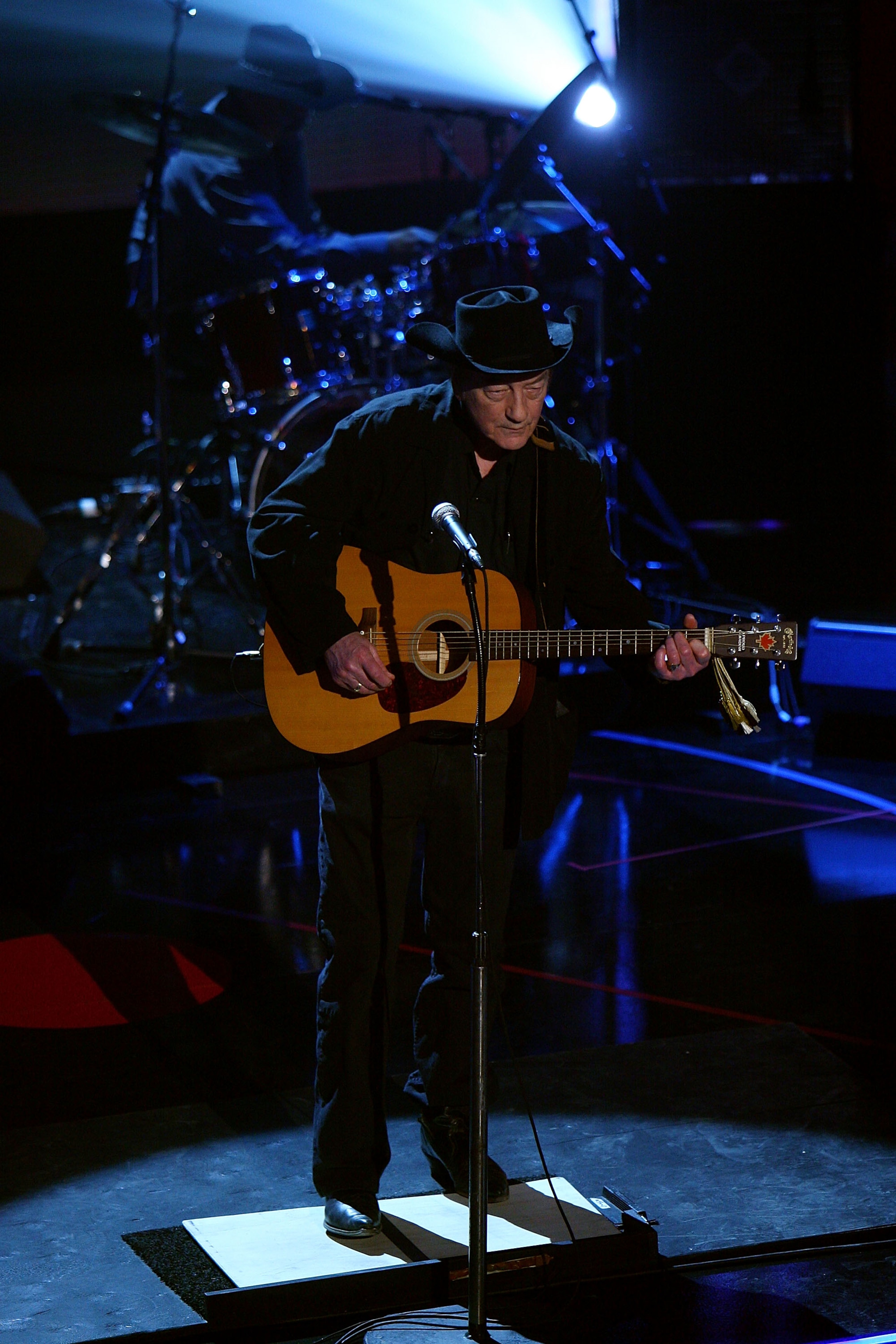 TORONTO, ON - JUNE 12:  Stompin Tom Connors performs on stage during the 2008 NHL Awards at the at the Elgin Theatre on June 12, 2008 in Toronto, Canada.  (Photo by Bruce Bennett/Getty Images for NHL)