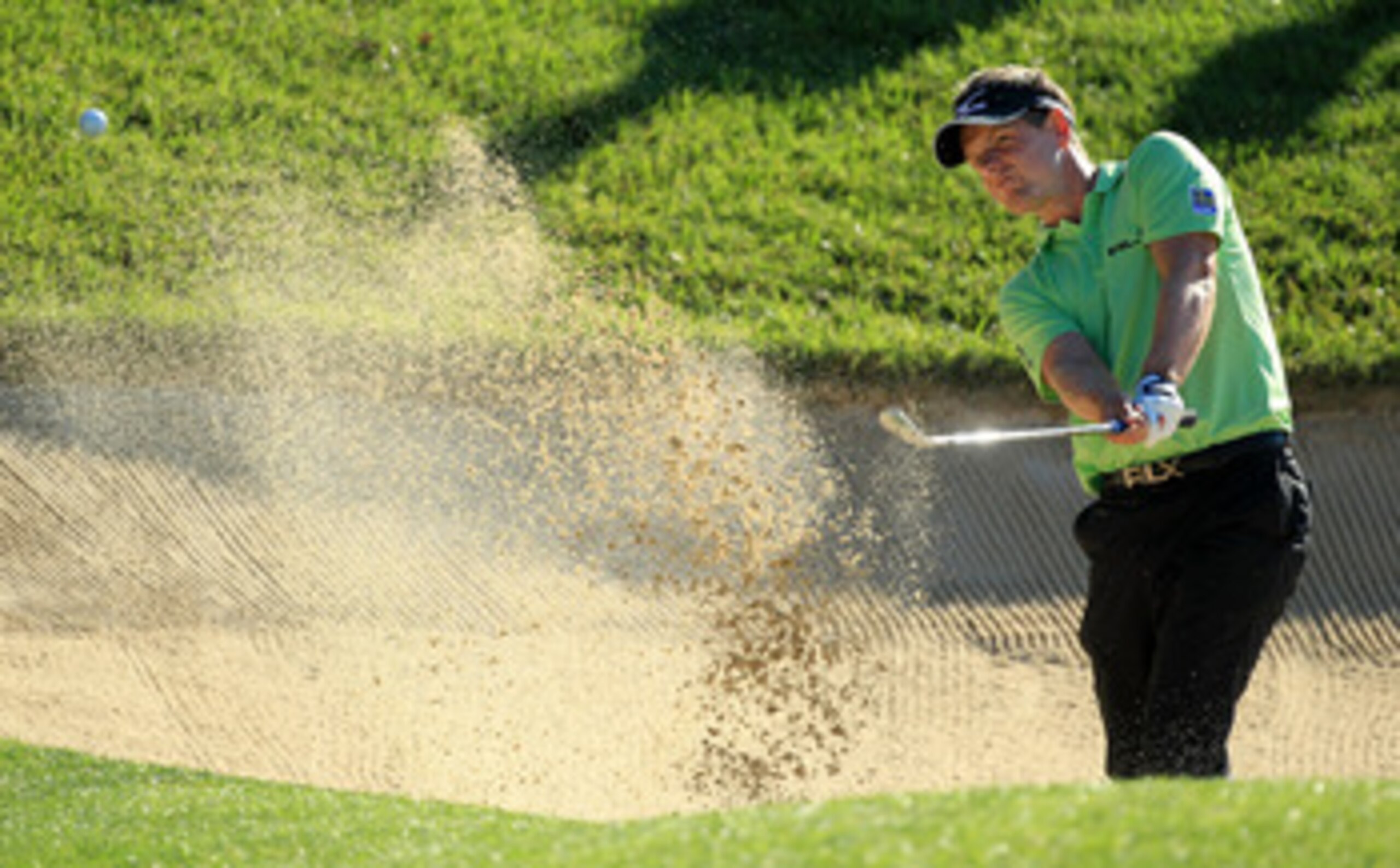 BETHESDA, MD - JUNE 15:  Luke Donald of England hits from a bunker during a practice round prior to the start of the 111th U.S. Open at Congressional Country Club on June 15, 2011 in Bethesda, Maryland.  (Photo by David Cannon/Getty Images)
