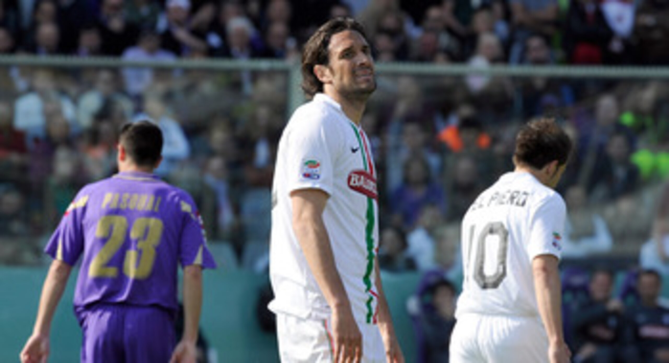 FLORENCE, ITALY - APRIL 17:  Luca Toni of Juventus FC looks dejected during the Serie A match between ACF Fiorentina and Juventus FC at Stadio Artemio Franchi on April 17, 2011 in Florence, Italy.  (Photo by Claudio Villa/Getty Images)
