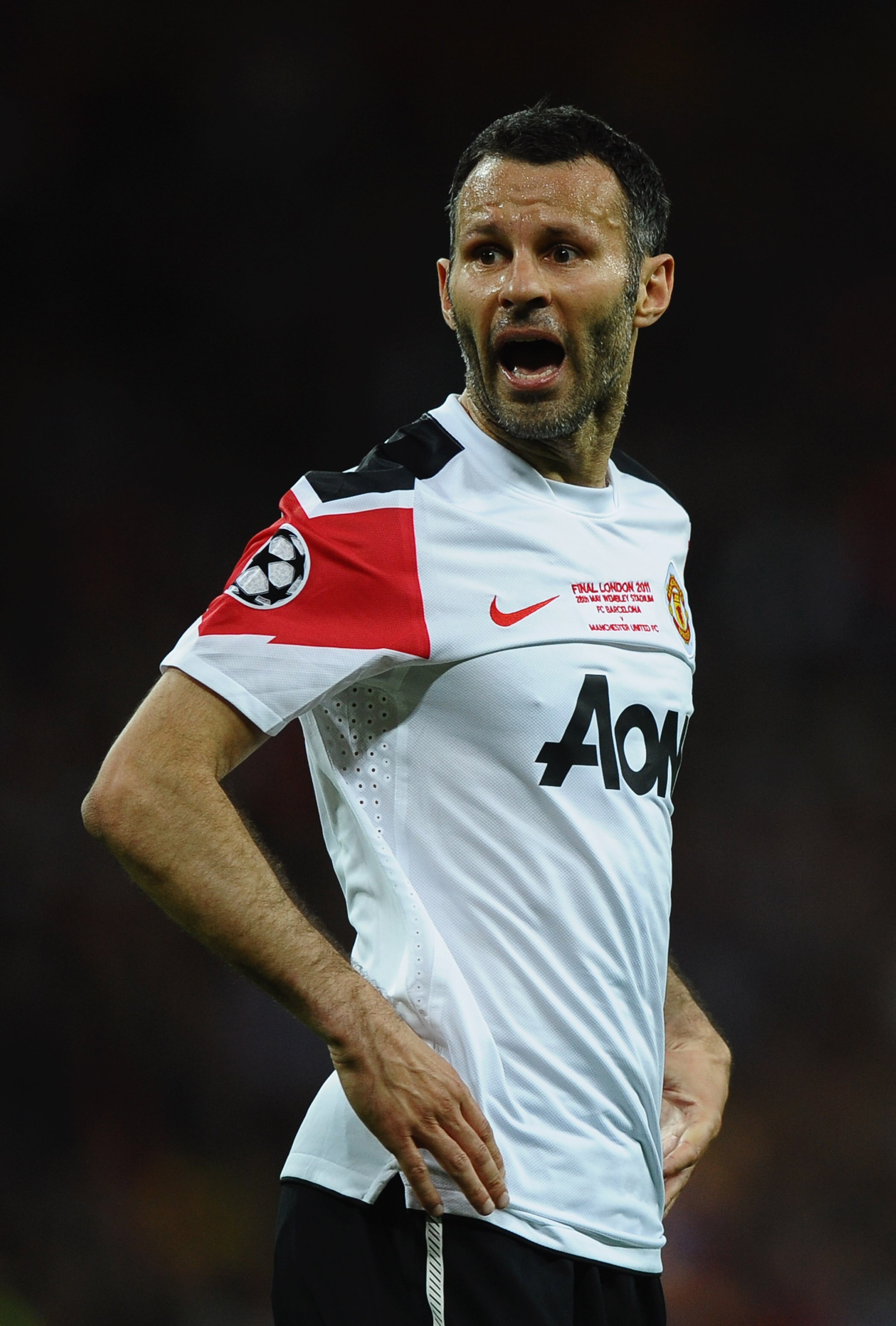 LONDON, ENGLAND - MAY 28:  Ryan Giggs of Manchester United shouts during the UEFA Champions League final between FC Barcelona and Manchester United FC at Wembley Stadium on May 28, 2011 in London, England.  (Photo by Laurence Griffiths/Getty Images)