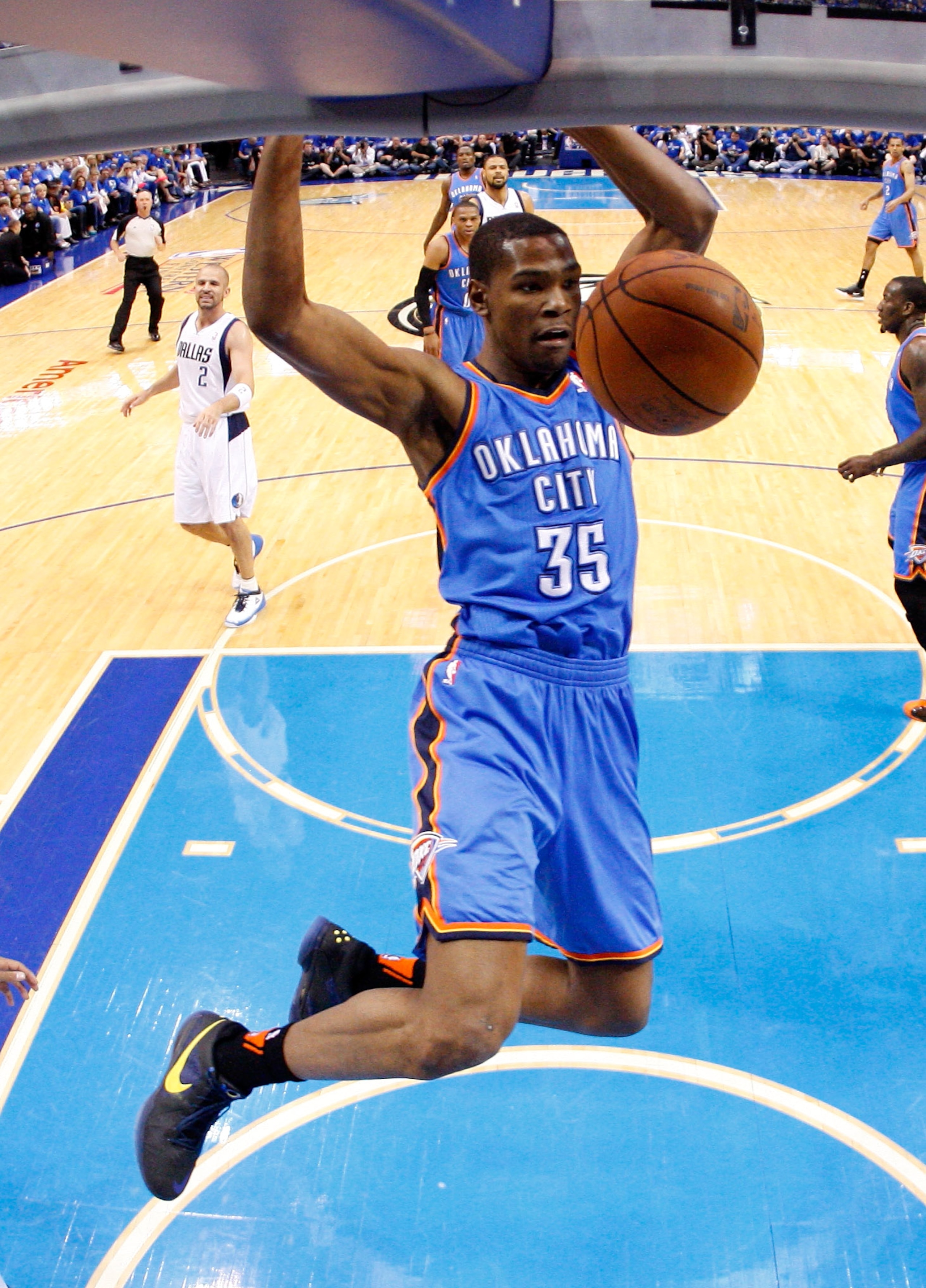 DALLAS, TX - MAY 25:  Kevin Durant #35 of the Oklahoma City Thunder dunks the ball in the first half while taking on the Dallas Mavericks in Game Five of the Western Conference Finals during the 2011 NBA Playoffs at American Airlines Center on May 25, 201