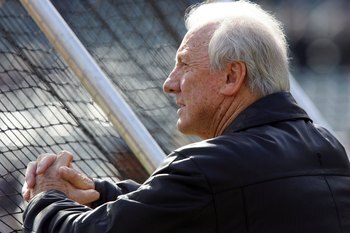 DETROIT - OCTOBER 14:  Hall of Famer and former Detroit Tiger great Al Kaline watchess batting practice prior to the start of Game Four of the American League Championship Series between the Detroit Tigers and the Oakland Athletics October 14, 2006 at Com