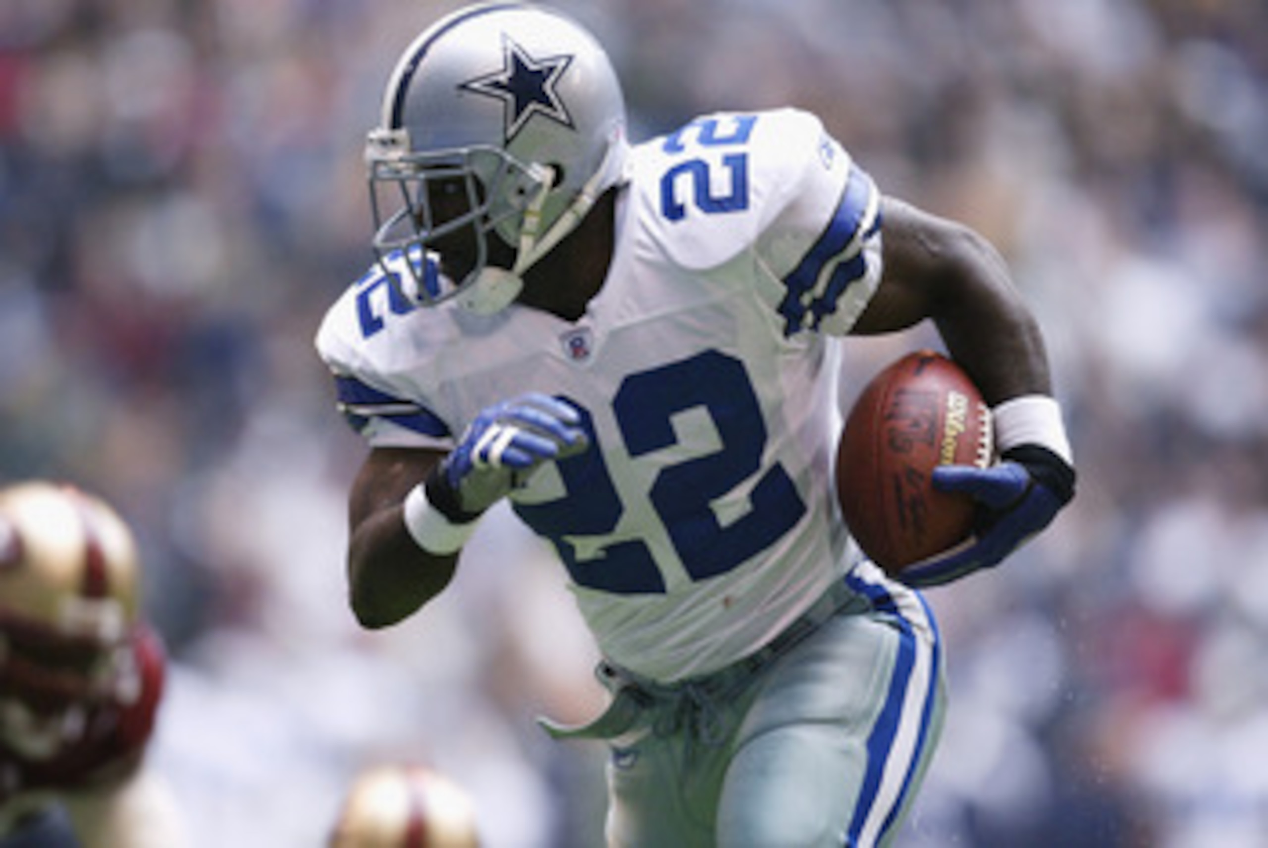 IRVING, TX - DECEMBER 8: Running back Emmitt Smith #22 of the Dallas Cowboys runs with the ball during a game against the San Francisco 49ers on December 8, 2002 at Texas Stadium in Irving, Texas. The 49ers beat the Cowboys 31-27. (Photo by Brian Bahr/ IRVING, TX - DECEMBER 8: Running back Emmitt Smith #22 of the Dallas Cowboys runs with the ball during a game against the San Francisco 49ers on December 8, 2002 at Texas Stadium in Irving, Texas. The 49ers beat the Cowboys 31-27. (Photo by Brian Bahr/