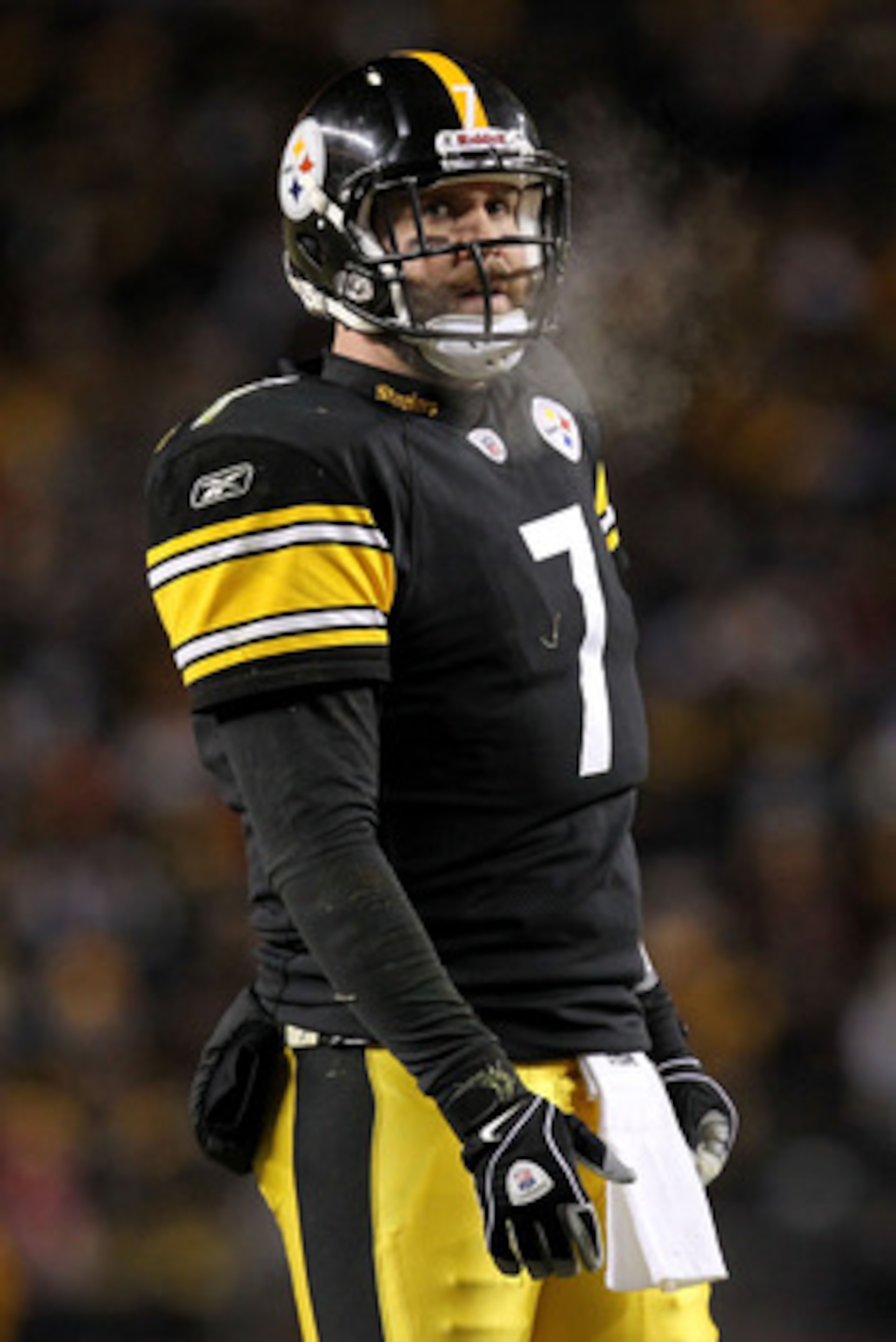 PITTSBURGH, PA - JANUARY 23: Ben Roethlisberger #7 of the Pittsburgh Steelers looks on against the New York Jets in the 2011 AFC Championship game at Heinz Field on January 23, 2011 in Pittsburgh, Pennsylvania. The Steelers won 24 to 19. (Photo by Ronal PITTSBURGH, PA - JANUARY 23: Ben Roethlisberger #7 of the Pittsburgh Steelers looks on against the New York Jets in the 2011 AFC Championship game at Heinz Field on January 23, 2011 in Pittsburgh, Pennsylvania. The Steelers won 24 to 19. (Photo by Ronal