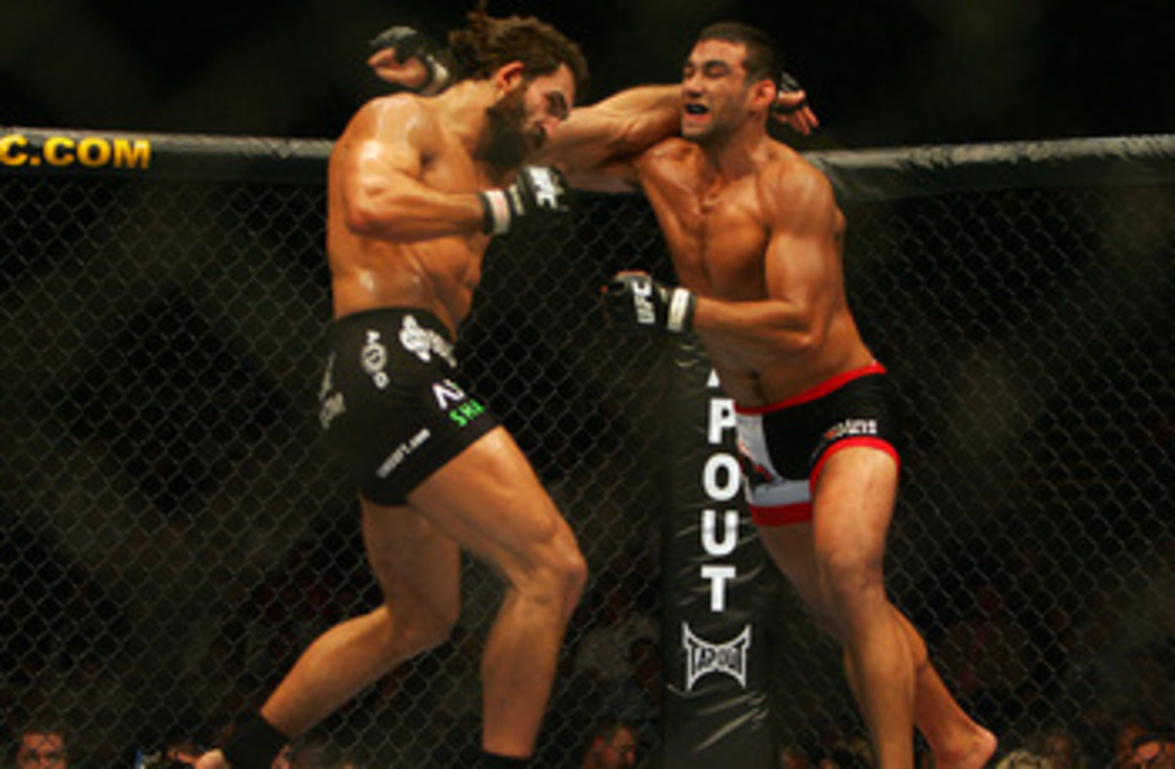 MANCHESTER, UNITED KINGDOM - APRIL 21: Andrei Arlovski of USA and Fabricio Werdum of Brazil in action during a Heavyweight bout of the Ultimate Fighting Championship at the Manchester Evening News Arena on April 21, 2007 in Manchester, England (Photo by G