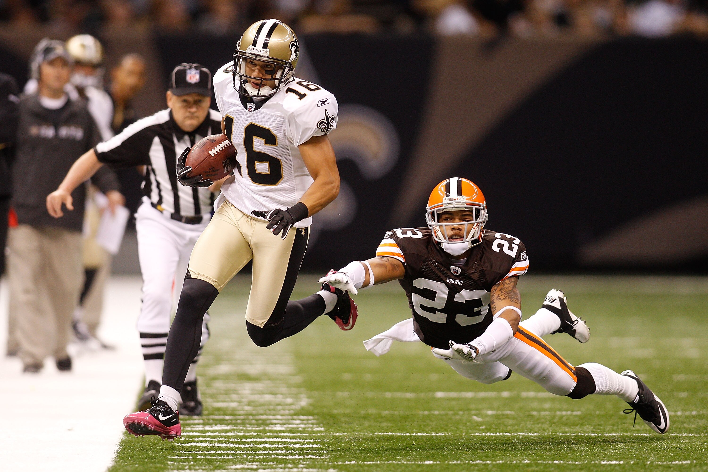 NEW ORLEANS - OCTOBER 24:  Lance Moore #16 of the New Orleans Saints in action during the game against the Cleveland Browns at the Louisiana Superdome on October 24, 2010 in New Orleans, Louisiana.  (Photo by Chris Graythen/Getty Images)