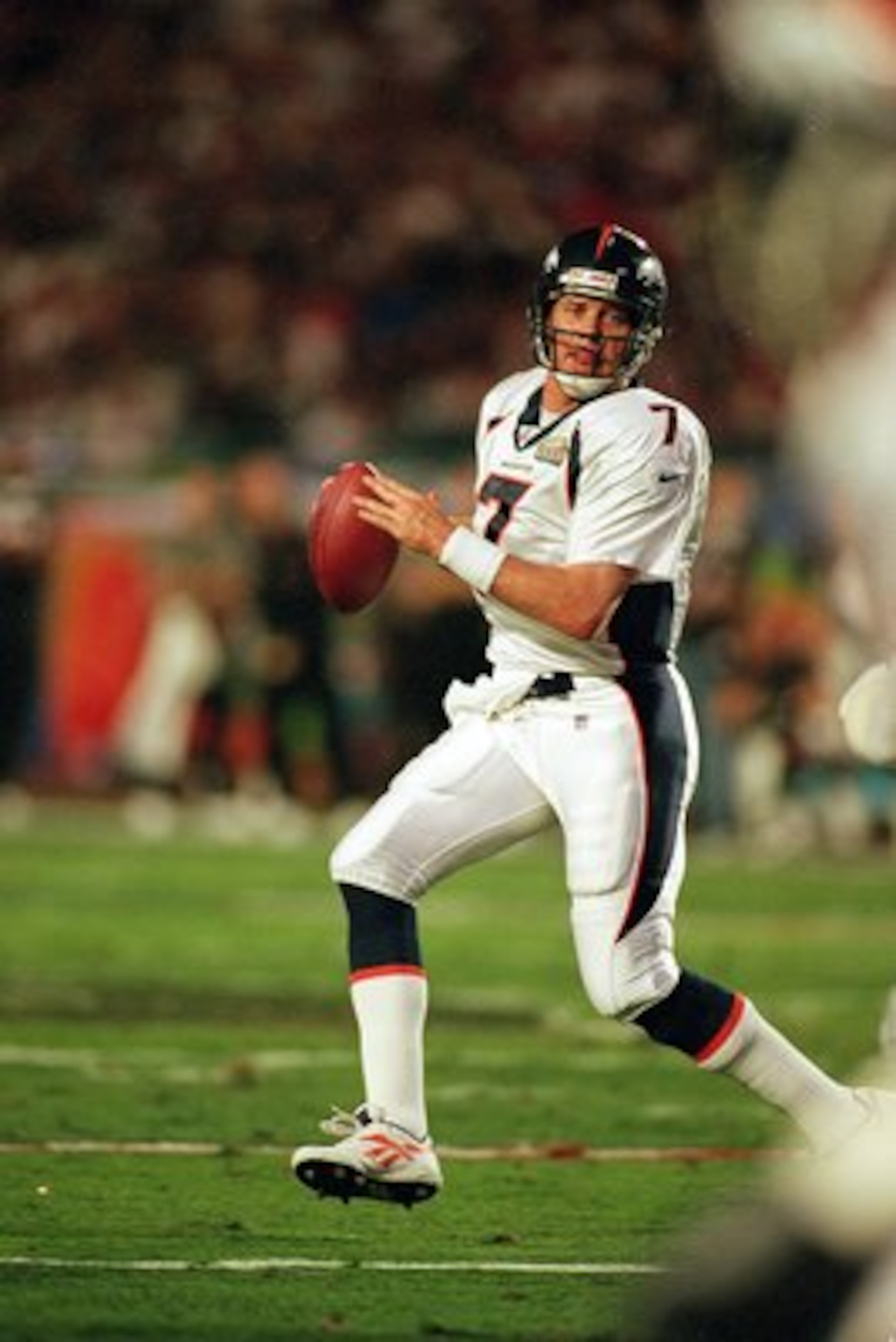 31 Jan 1999:   John Elway #7 of the Denver Broncos looks to pass the ball during the Superbowl XXXIII against the Atlanta Falcons at the Pro Player Stadium in Miami, Florida. The Broncos defeated the Falcons 34-19. Mandatory Credit: Al Bello  /Allsport