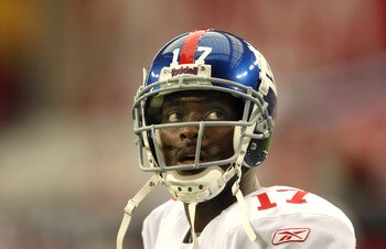 GLENDALE, AZ - NOVEMBER 23: Wide receiver Plaxico Burress #17 of the New York Giants warms up for the game against the Arizona Cardinals on November 23, 2008 at University of Phoenix Stadium in Glendale, Arizona.  (Photo by Stephen Dunn/Getty Images)