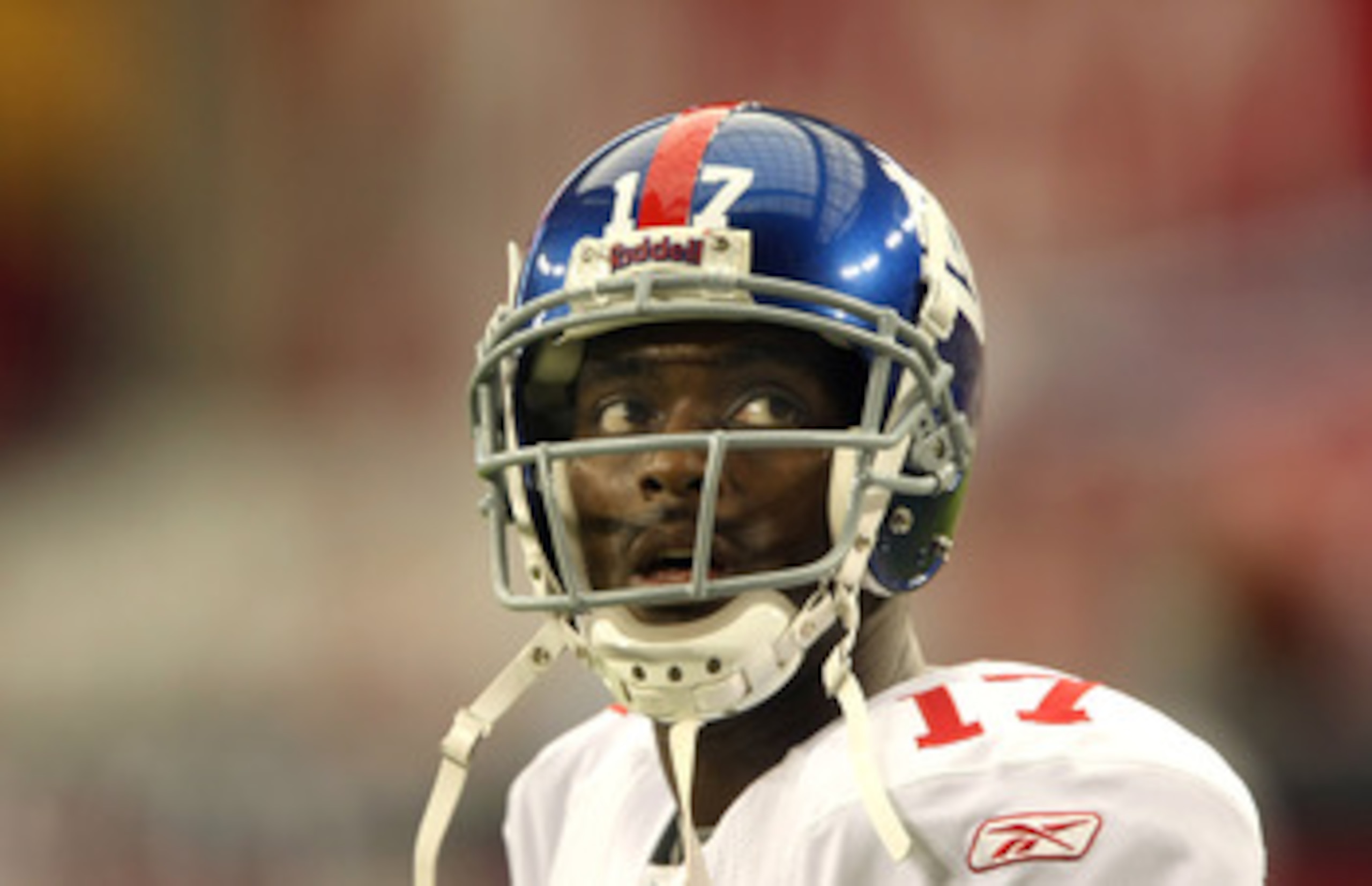 GLENDALE, AZ - NOVEMBER 23: Wide receiver Plaxico Burress #17 of the New York Giants warms up for the game against the Arizona Cardinals on November 23, 2008 at University of Phoenix Stadium in Glendale, Arizona.  (Photo by Stephen Dunn/Getty Images)