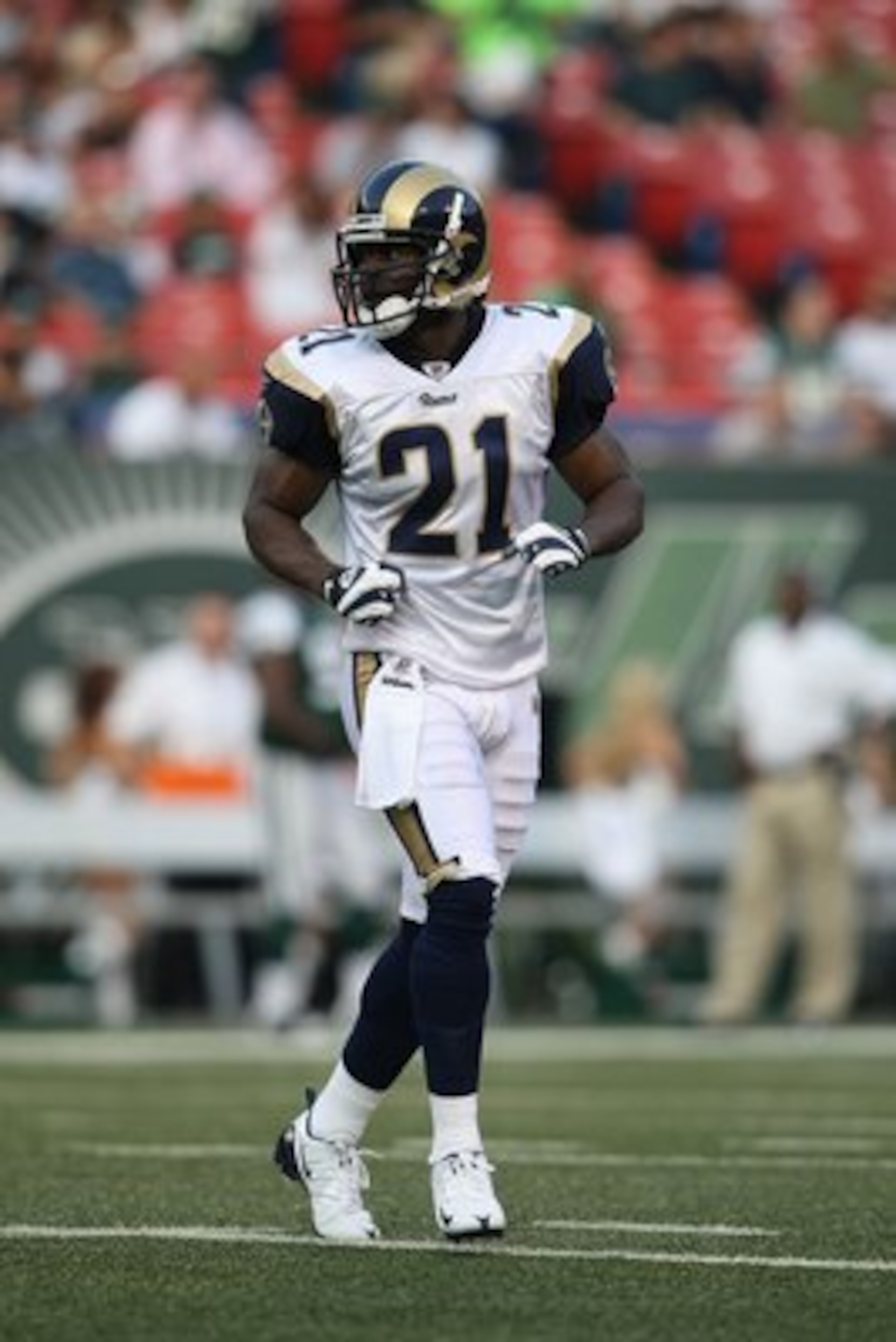 EAST RUTHERFORD, NJ - AUGUST 14:  Oshiomogho Atogwe #21 of the St. Louis Rams waits for the snap against the New York Jets during their preseason game at Giants Stadium on August 14, 2009  in East Rutherford, New Jersey.  (Photo by Nick Laham/Getty Images