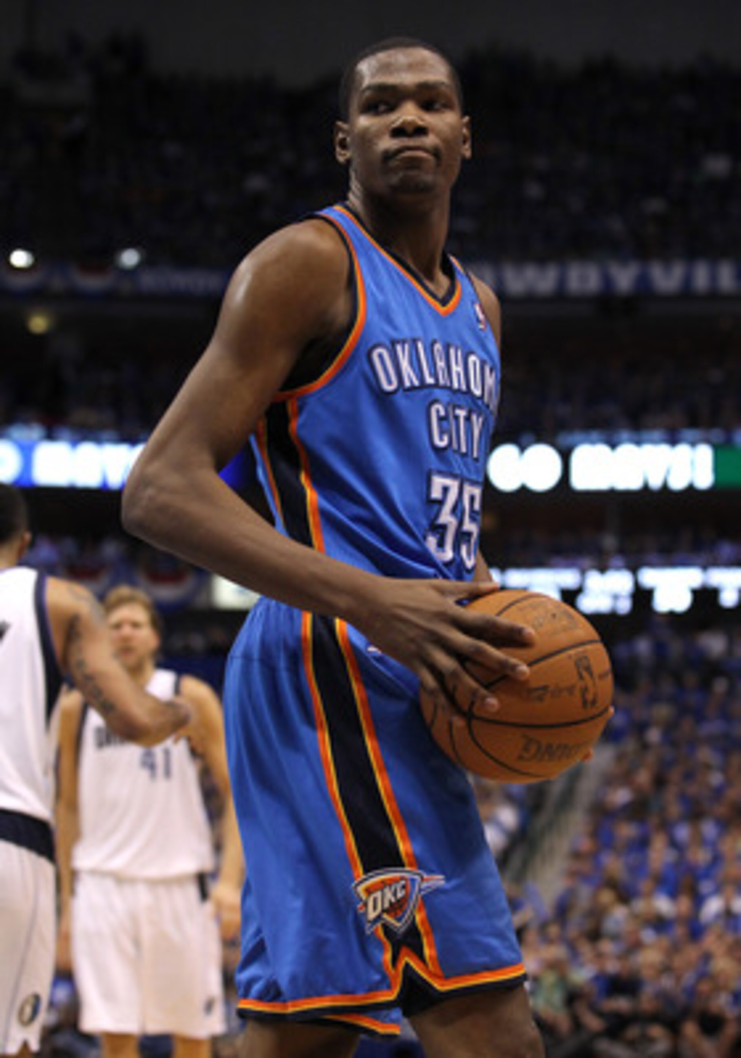 DALLAS, TX - MAY 25:  Kevin Durant #35 of the Oklahoma City Thunder reacts in the second quarter while taking on the Dallas Mavericks in Game Five of the Western Conference Finals during the 2011 NBA Playoffs at American Airlines Center on May 25, 2011 in