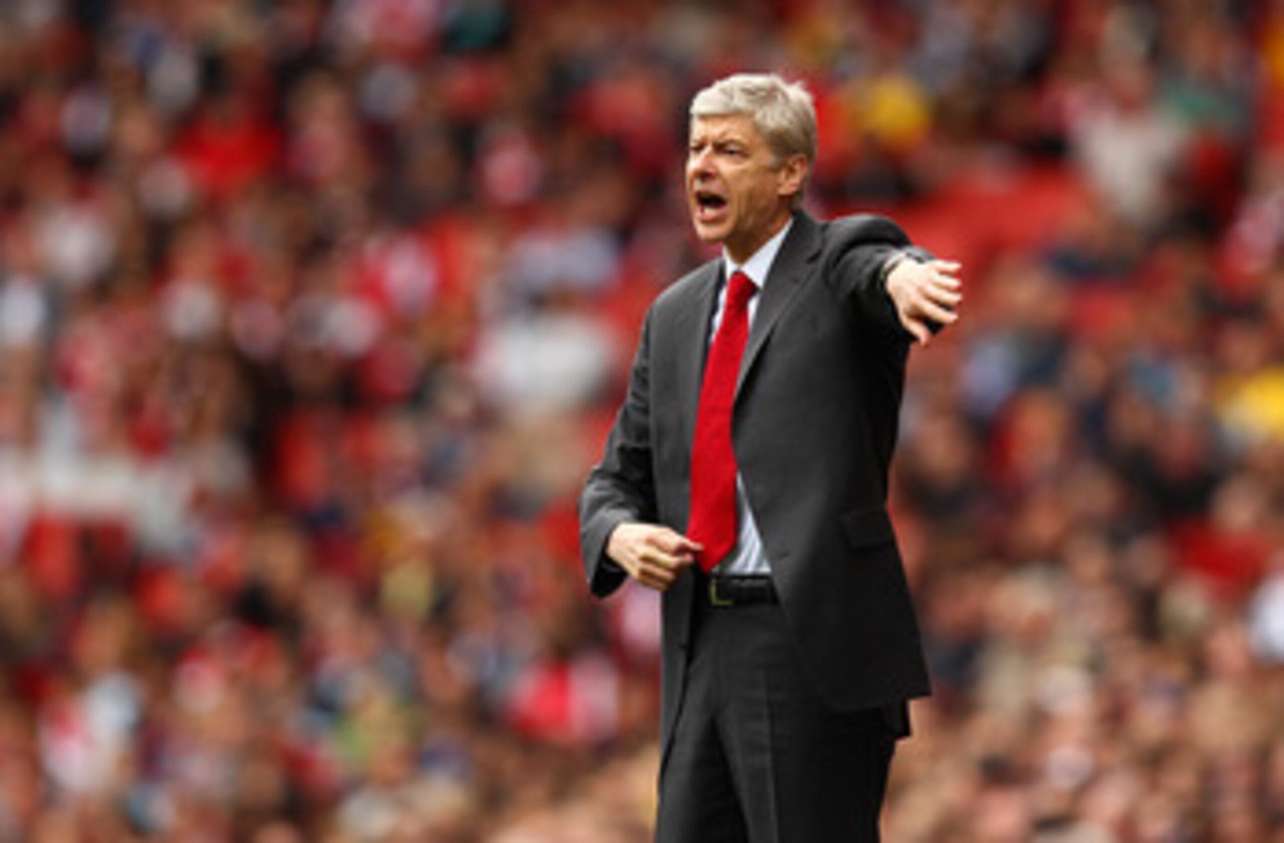 LONDON, ENGLAND - MAY 15:  Arsene Wenger manager of Arsenal issues instructions to his players during the Barclays Premier League match between Arsenal and Aston Villa at the Emirates Stadium on May 15, 2011 in London, England.  (Photo by Richard Heathcot