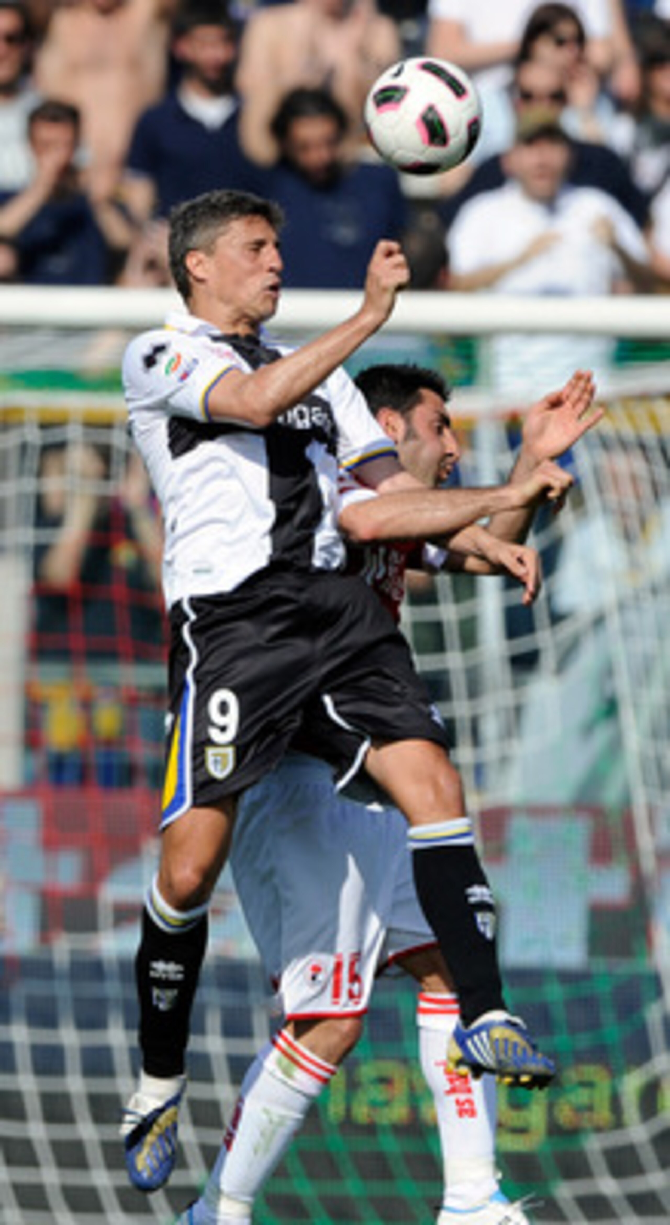 PARMA, ITALY - APRIL 03: Hernan Crespo of Parma FC during the Serie A match between Parma FC and AS Bari at Stadio Ennio Tardini on April 3, 2011 in Parma, Italy. (Photo by Claudio Villa/Getty Images) PARMA, ITALY - APRIL 03: Hernan Crespo of Parma FC during the Serie A match between Parma FC and AS Bari at Stadio Ennio Tardini on April 3, 2011 in Parma, Italy. (Photo by Claudio Villa/Getty Images)