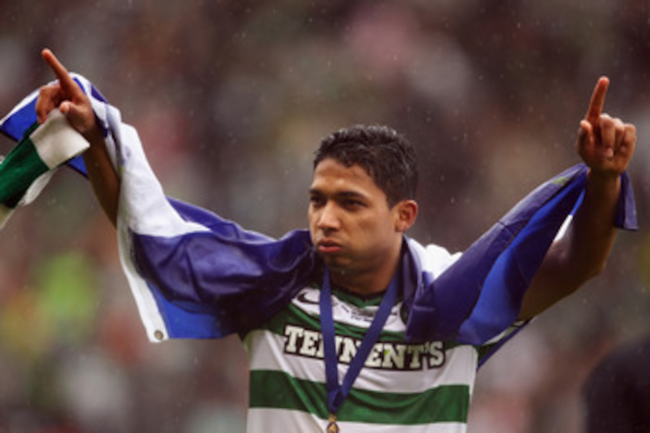 GLASGOW, SCOTLAND - MAY 21:  Emilio Izaguirre of Celtic celebrates after winning the Scottish Cup Final between Celtic and Motherwell at Hampden Park on May 21, 2011 in Glasgow, Scotland.  (Photo by Bryn Lennon/Getty Images)