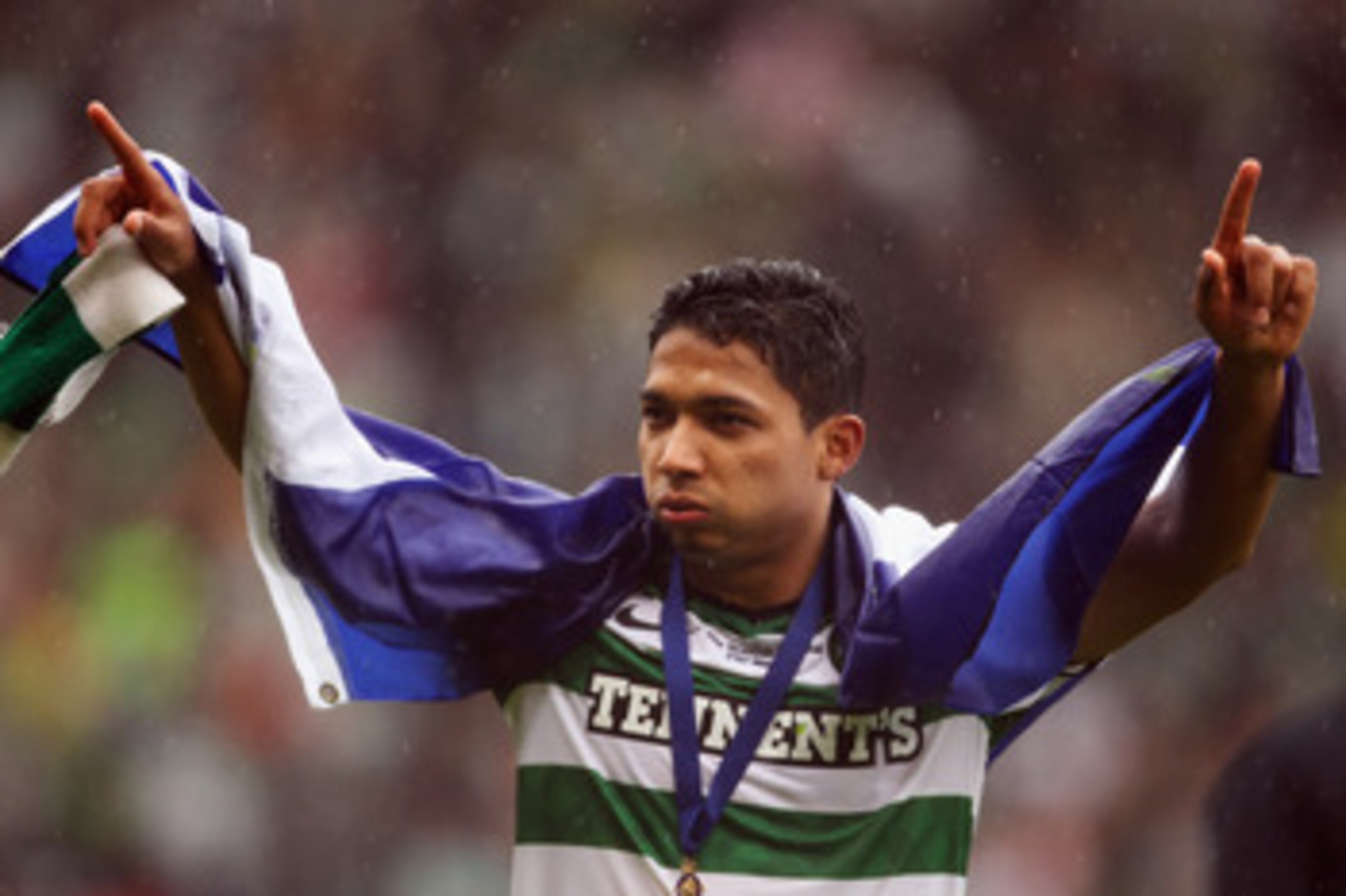 GLASGOW, SCOTLAND - MAY 21:  Emilio Izaguirre of Celtic celebrates after winning the Scottish Cup Final between Celtic and Motherwell at Hampden Park on May 21, 2011 in Glasgow, Scotland.  (Photo by Bryn Lennon/Getty Images)