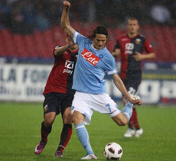 NAPLES, ITALY - APRIL 30:  Edinson Cavani (R) of SSC Napoli in action during the Serie A match between SSC Napoli and Genoa CFC at Stadio San Paolo on April 30, 2011 in Naples, Italy.  (Photo by Paolo Bruno/Getty Images)