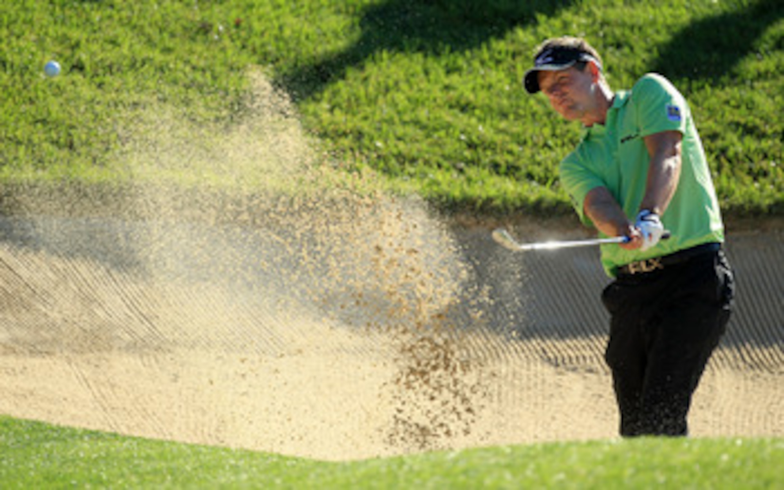 BETHESDA, MD - JUNE 15: Luke Donald of England hits from a bunker during a practice round prior to the start of the 111th U.S. Open at Congressional Country Club on June 15, 2011 in Bethesda, Maryland. (Photo by David Cannon/Getty Images) BETHESDA, MD - JUNE 15: Luke Donald of England hits from a bunker during a practice round prior to the start of the 111th U.S. Open at Congressional Country Club on June 15, 2011 in Bethesda, Maryland. (Photo by David Cannon/Getty Images)