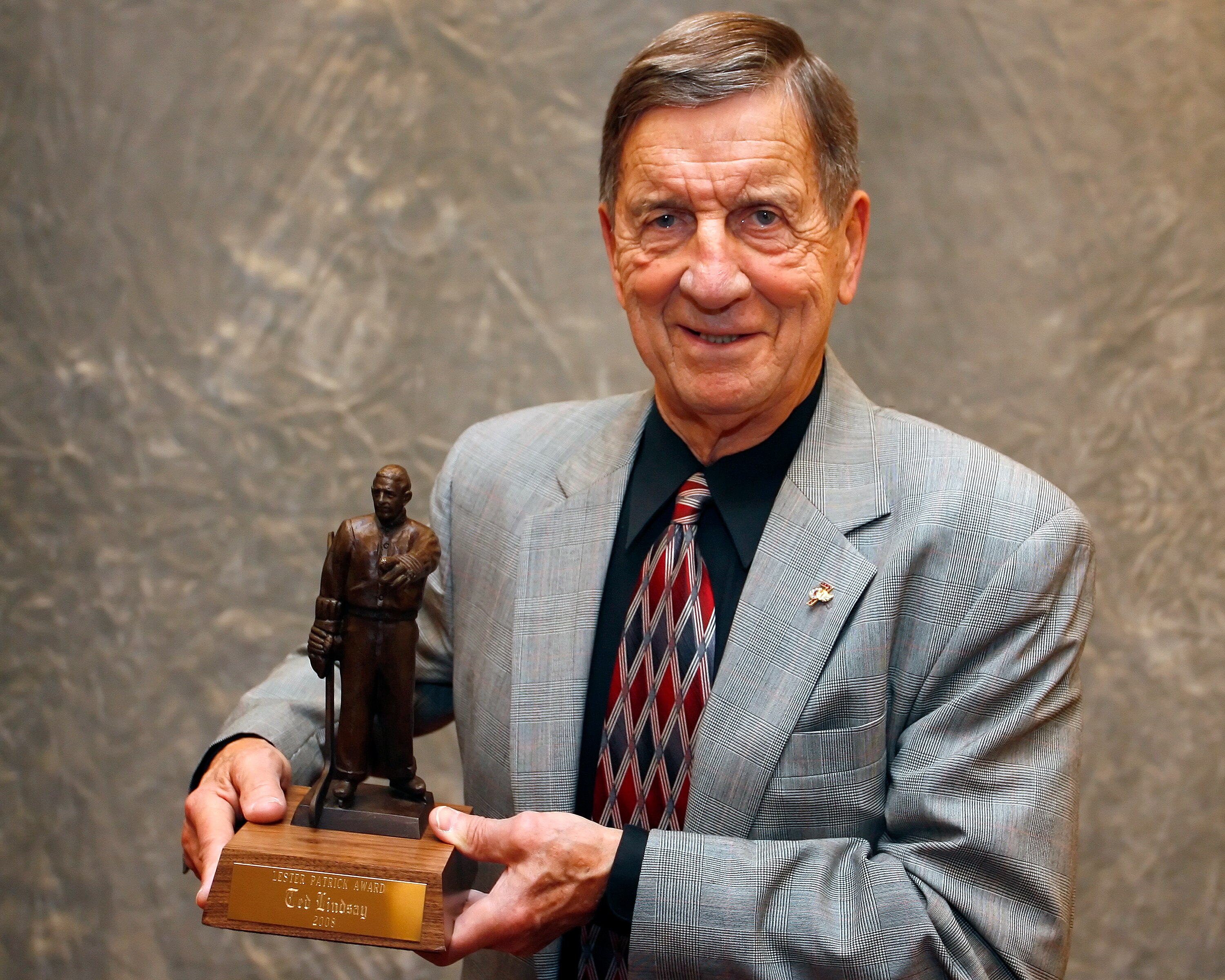 ST. PAUL, MN - OCTOBER 22:  Ted Lindsay poses with his  Lester Patrick Award October 22, 2008 at the St. Paul Hotel in St. Paul, Minnesota. (Photo by Scott A. Schneider/Getty Images)
