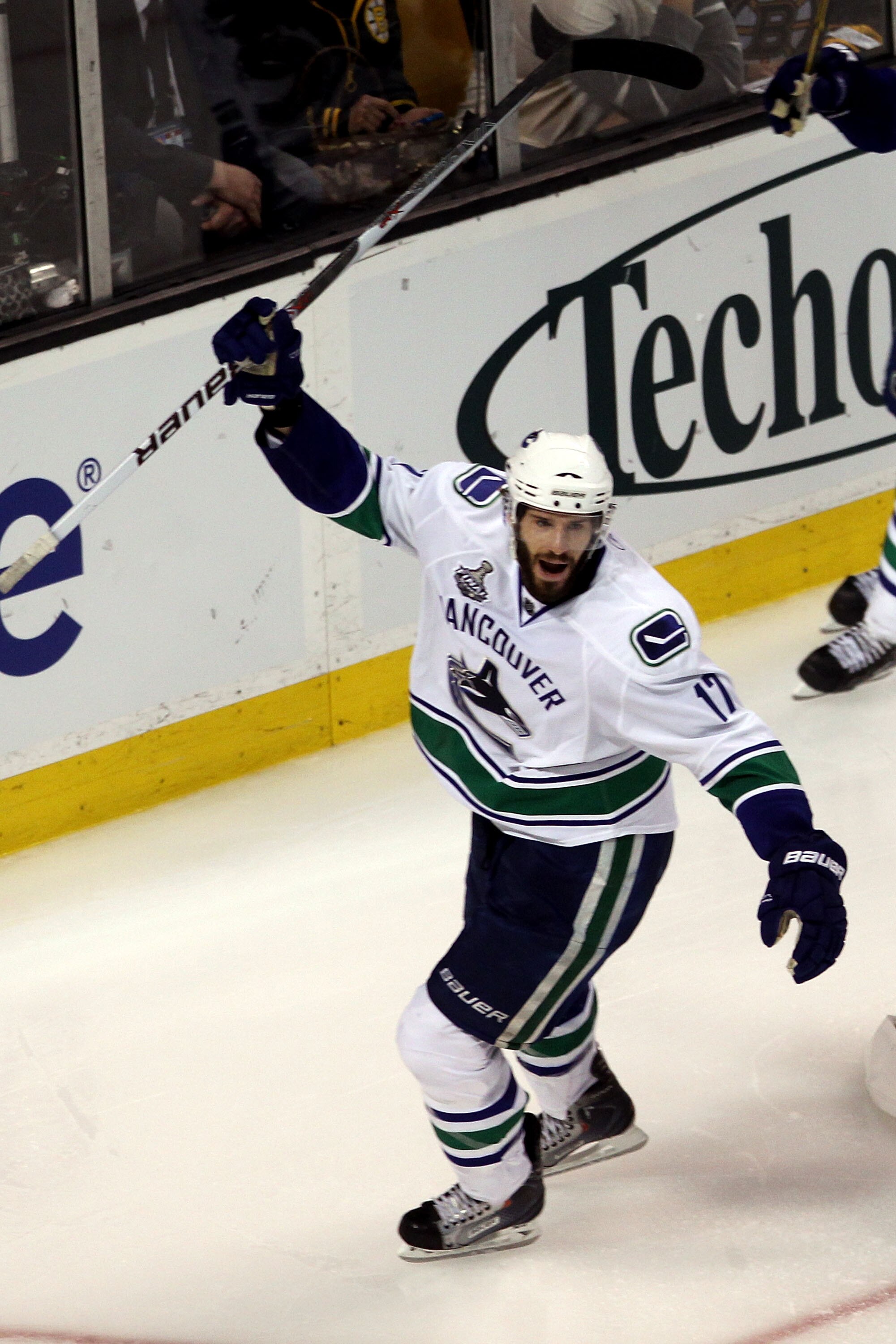 BOSTON, MA - JUNE 13:  Ryan Kesler #17 of the Vancouver Canucks celebrates against the Boston Bruins during Game Six of the 2011 NHL Stanley Cup Final at TD Garden on June 13, 2011 in Boston, Massachusetts.  (Photo by Bruce Bennett/Getty Images)