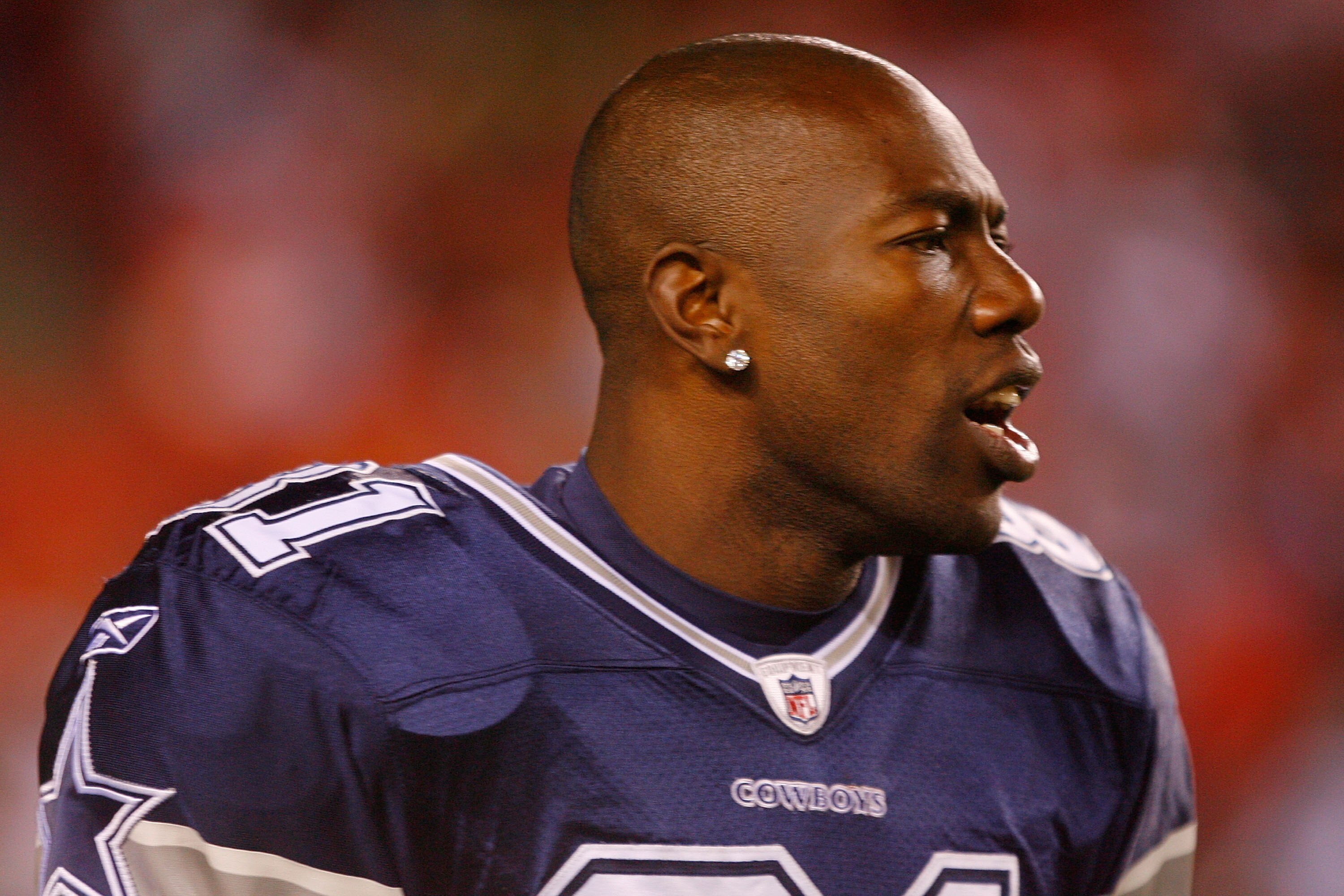 LANDOVER, MD - NOVEMBER 16:  Terrell Owens #81 of the of the Dallas Cowboys looks on prior to the game against the Washington Redskins during their game on November 16, 2008 at FedEx Field in Landover, Maryland.  (Photo by Jaime L. Mikle/Getty Images)