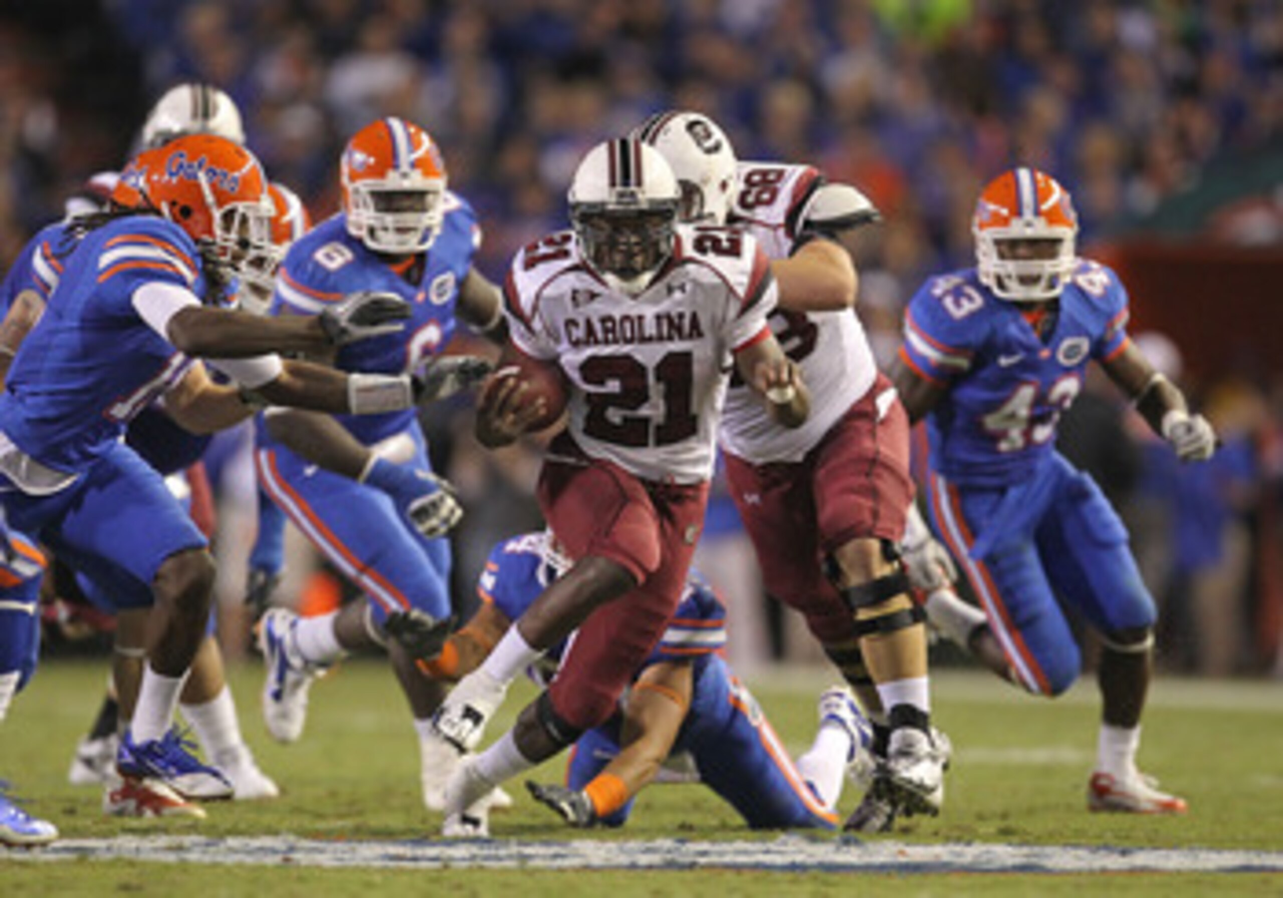 GAINESVILLE, FL - NOVEMBER 13:  Marcus Lattimore #21 of the South Carolina Gamecocks rushes during a game against the Florida Gators at Ben Hill Griffin Stadium on November 13, 2010 in Gainesville, Florida.  (Photo by Mike Ehrmann/Getty Images)