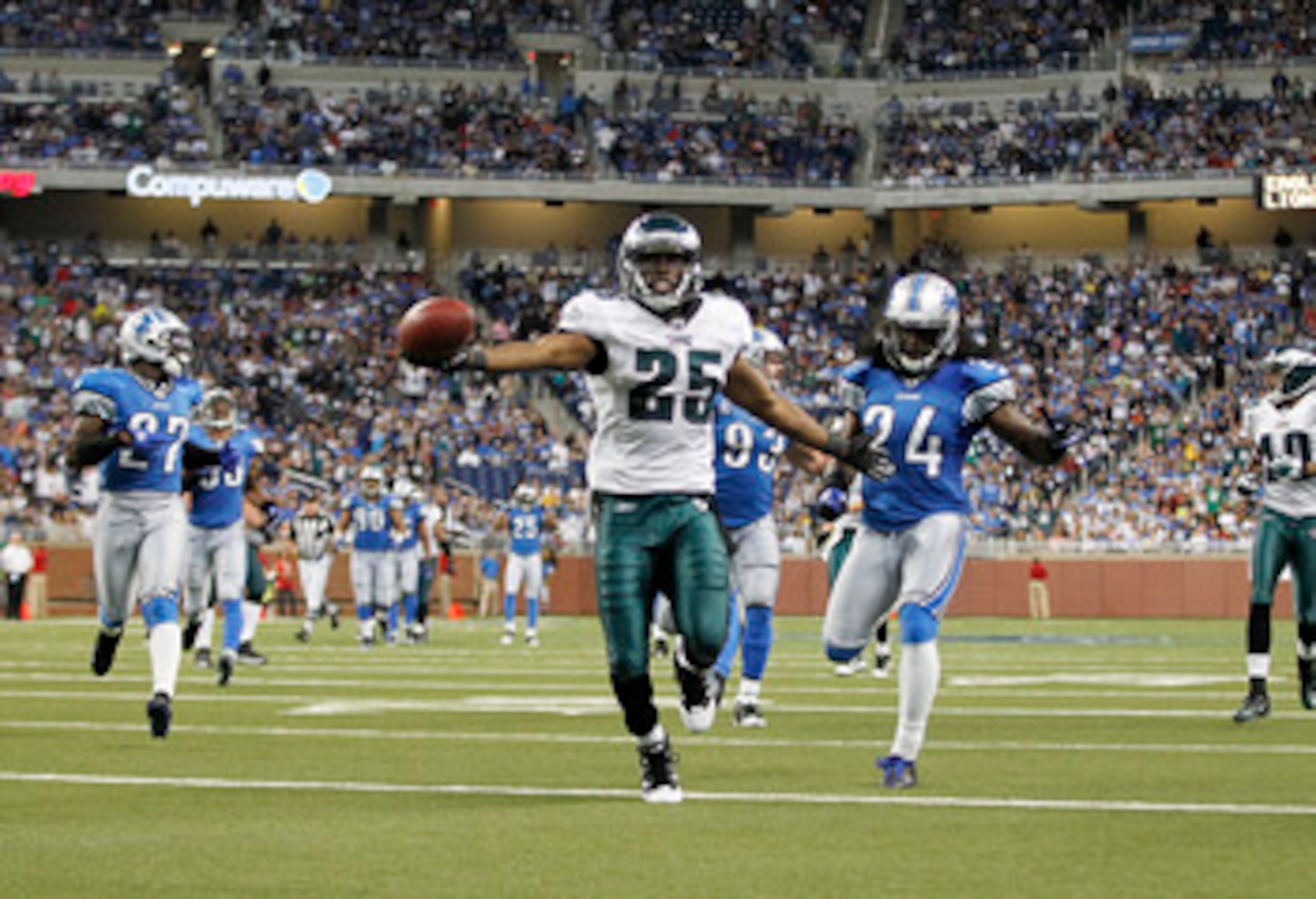 DETROIT - SEPTEMBER 19:  LeSean McCoy #25 of the Philadelphia Eagles scores on a 46 yard touchdown during the fourth quarter of the game against the Detroit Lions at Ford Field on September 19, 2010 in Detroit, Michigan. The Eagles defeated the Lions 35-3