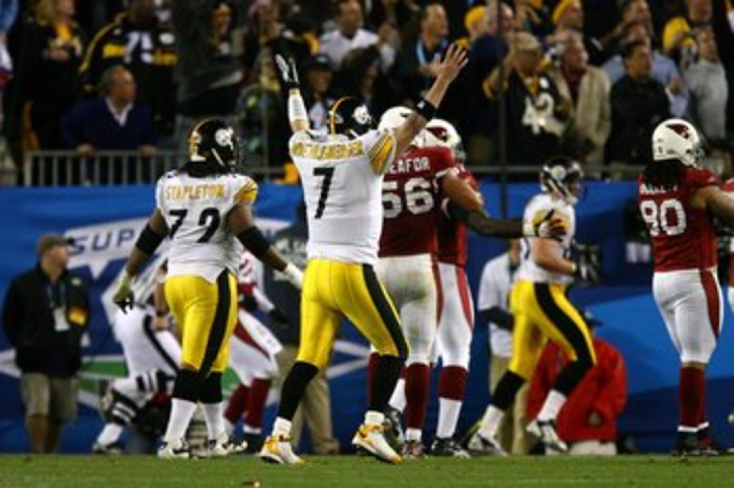 TAMPA, FL - FEBRUARY 01:  Ben Roethlisberger #7 of the Pittsburgh Steelers celebrates after he threw a 6-yard touchdown pass to Santonio Holmes #10 in the fourth quarter against the Arizona Cardinals during Super Bowl XLIII on February 1, 2009 at Raymond