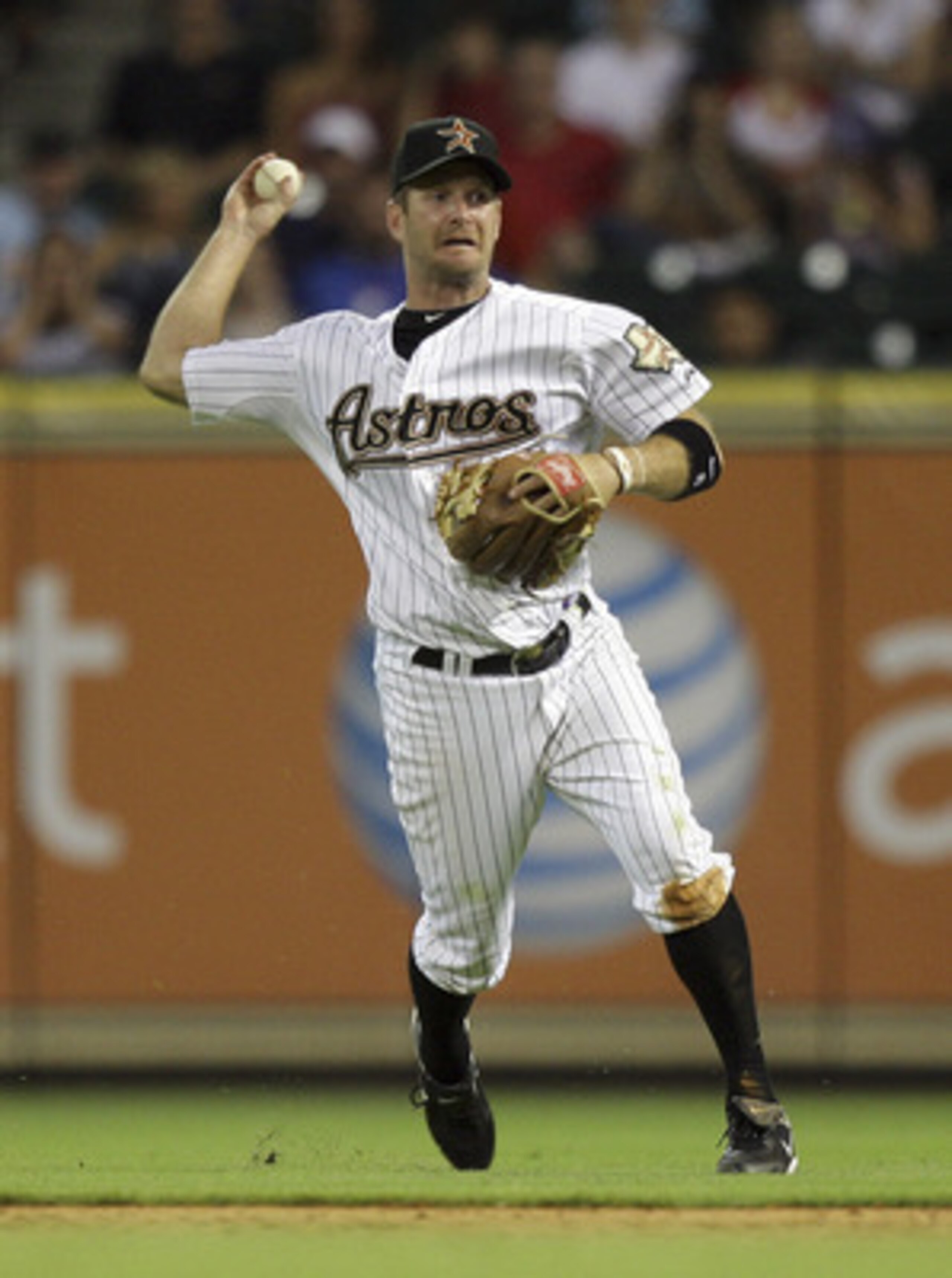 HOUSTON - JUNE 08:  Second baseman Jeff Keppinger #8 of the Houston Astros throws to first base against the St. Louis Cardinals at Minute Maid Park on June 8, 2011 in Houston, Texas.  (Photo by Bob Levey/Getty Images)