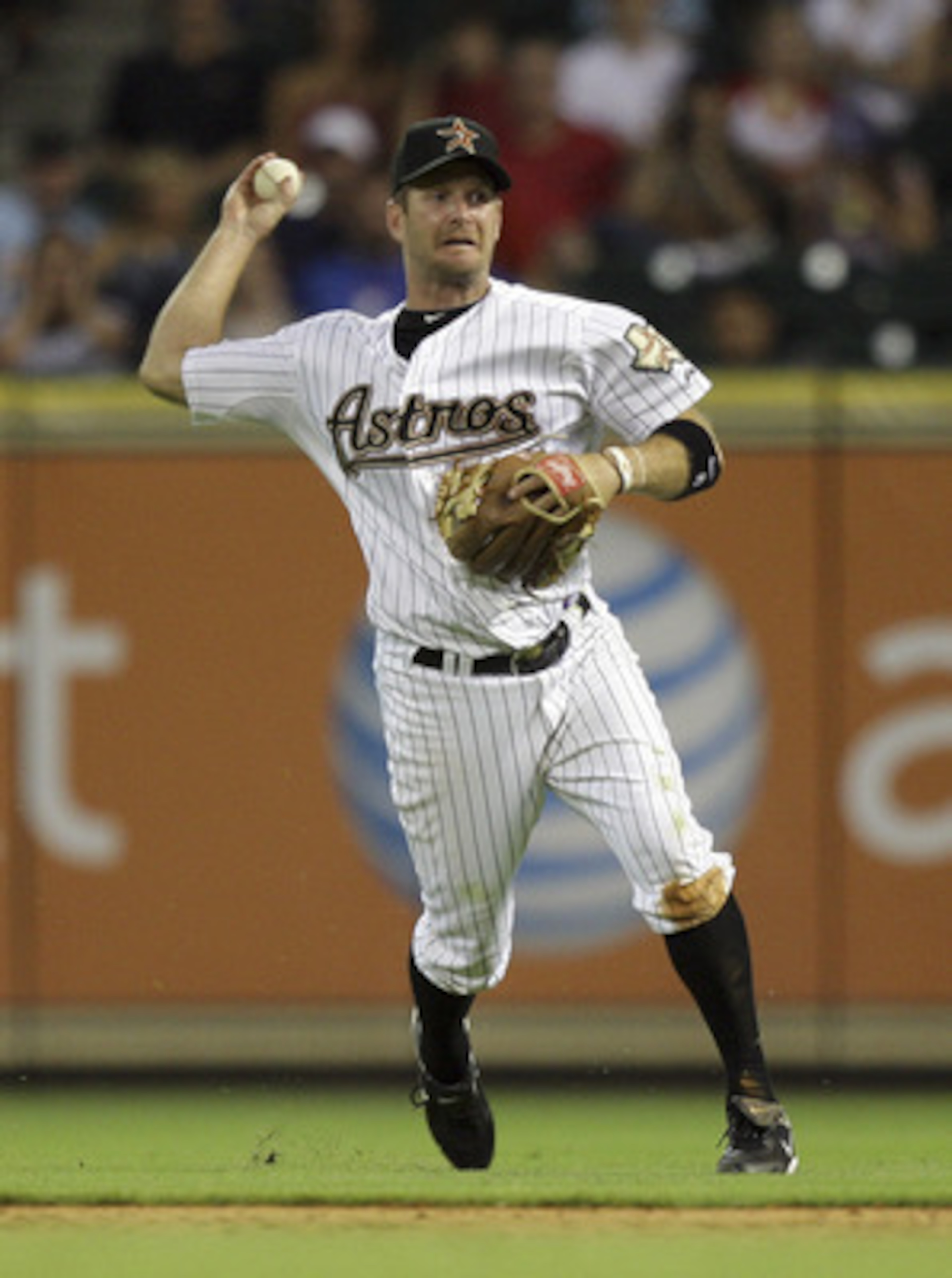 HOUSTON - JUNE 08:  Second baseman Jeff Keppinger #8 of the Houston Astros throws to first base against the St. Louis Cardinals at Minute Maid Park on June 8, 2011 in Houston, Texas.  (Photo by Bob Levey/Getty Images)