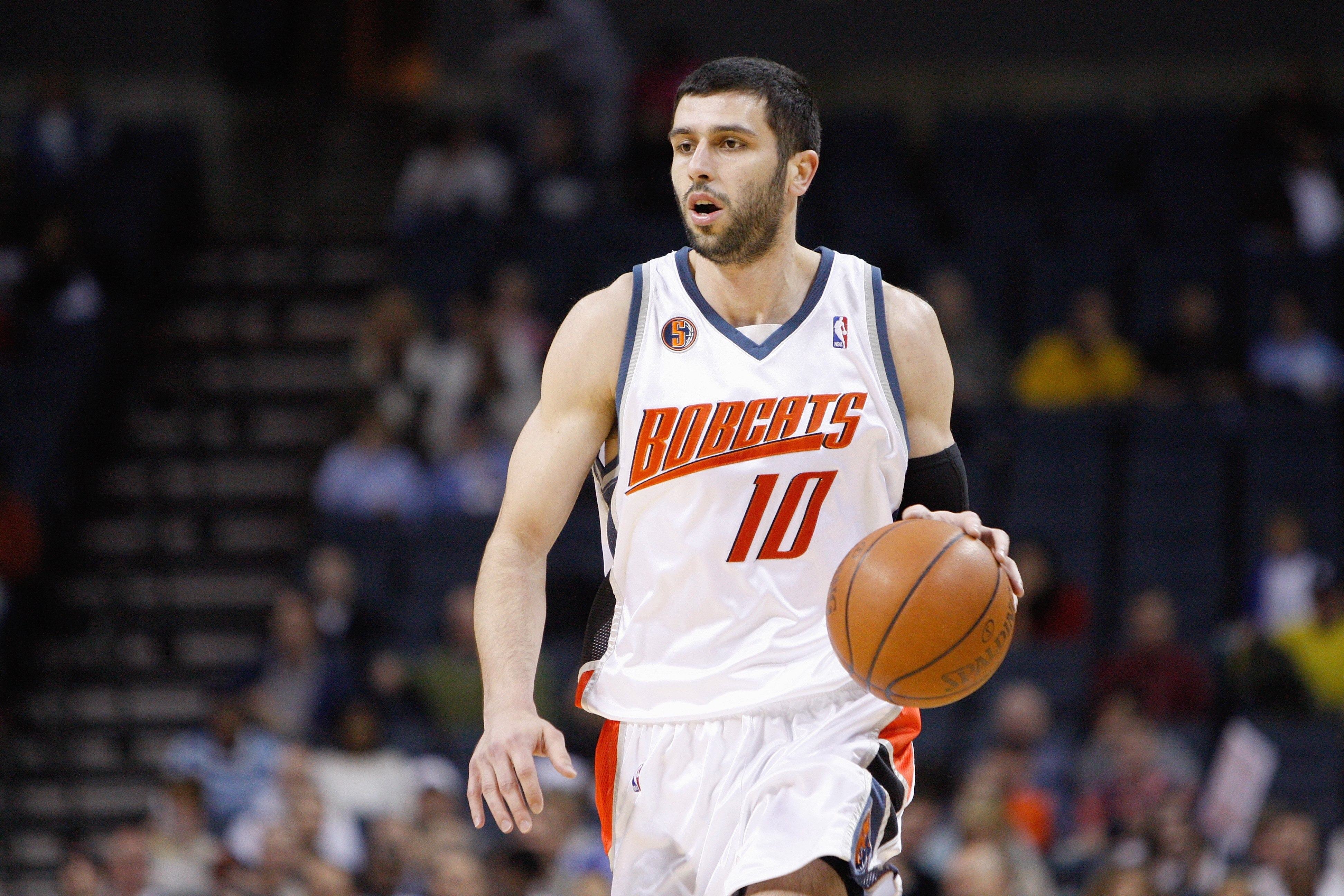 CHARLOTTE, NC - MARCH 16:  Vladimir Radmanovic #10 of the Charlotte Bobcats dribbles the ball against the Toronto Raptors during their game at Time Warner Cable Arena on March 16, 2009 in Charlotte, North Carolina.  NOTE TO USER: User expressly acknowledg