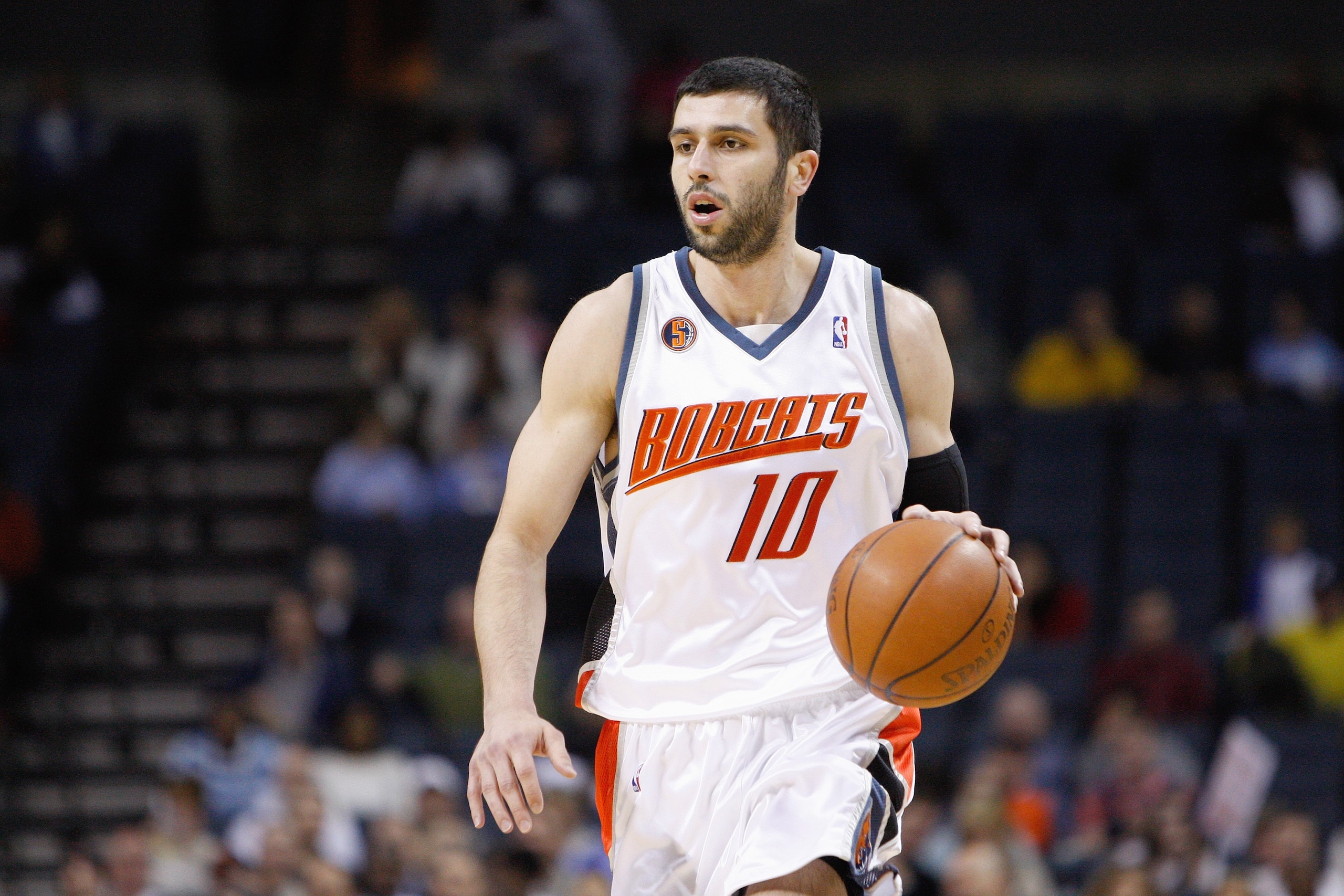 CHARLOTTE, NC - MARCH 16:  Vladimir Radmanovic #10 of the Charlotte Bobcats dribbles the ball against the Toronto Raptors during their game at Time Warner Cable Arena on March 16, 2009 in Charlotte, North Carolina.  NOTE TO USER: User expressly acknowledg