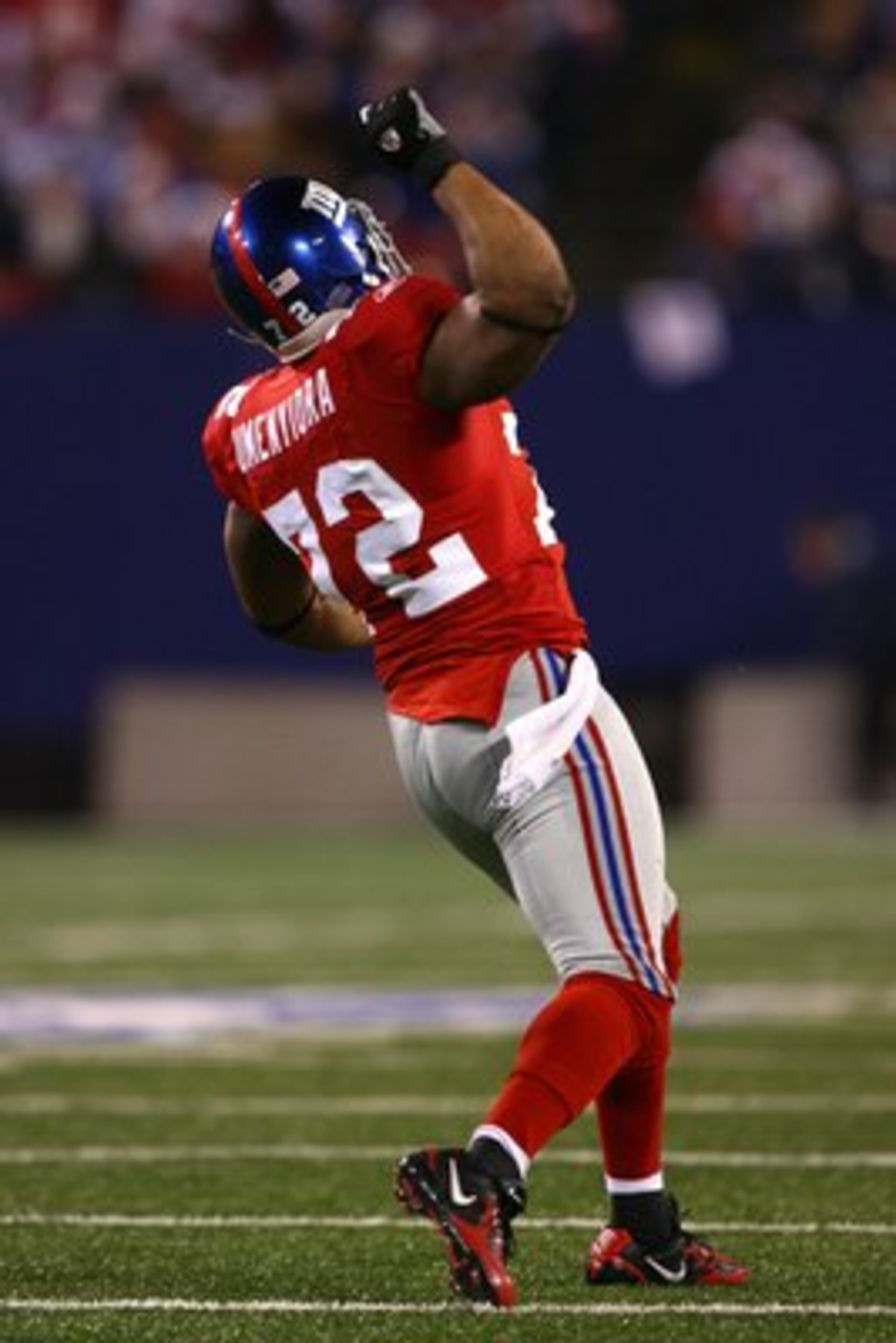 NEW JERSEY - NOVEMBER 11, 2007:  Osi Umenyiora #72 of the New York Giants runs during the NFL game against the Dallas Cowboys at Giants Stadium on November 11, 2007 in Rutherford, New Jersey. (Photo by Al Bello/Getty Images)