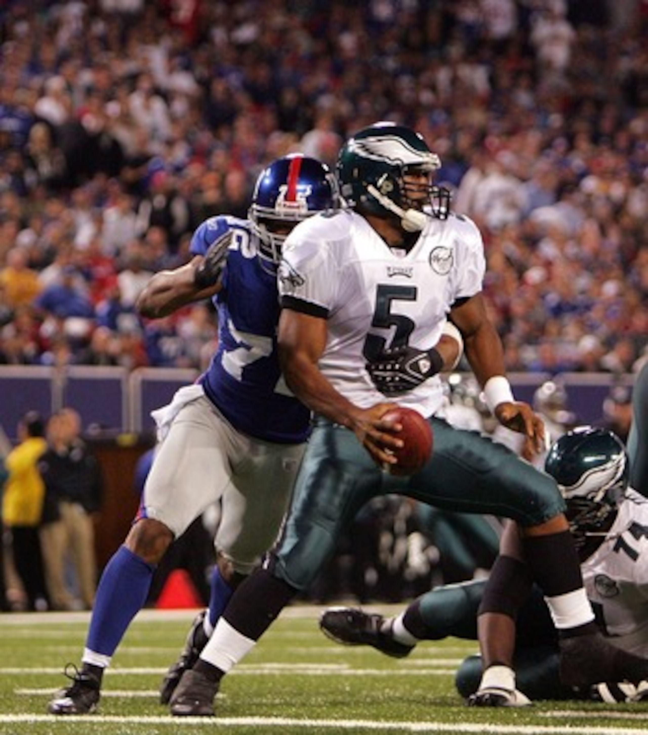 EAST RUTHERFORD, NJ - SEPTEMBER 30:  Donovan McNabb #5 of the Philadelphia Eagles gets sacked by Osi Umenyiora #72 of the New York Giants at Giants Stadium on September 30, 2007 in East Rutherford, New Jersey.  (Photo by Nick Laham/Getty Images)