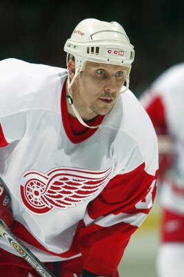 CALGARY - MAY 3:  Steve Thomas #32 of the Detroit Red Wings watches the action during Game 6, Round 2 of the NHL Western Conference Semifinals against the Calgary Flames at the Pengrowth Saddledome on May 3, 2004 in Calgary, Canada. The Flames defeated De