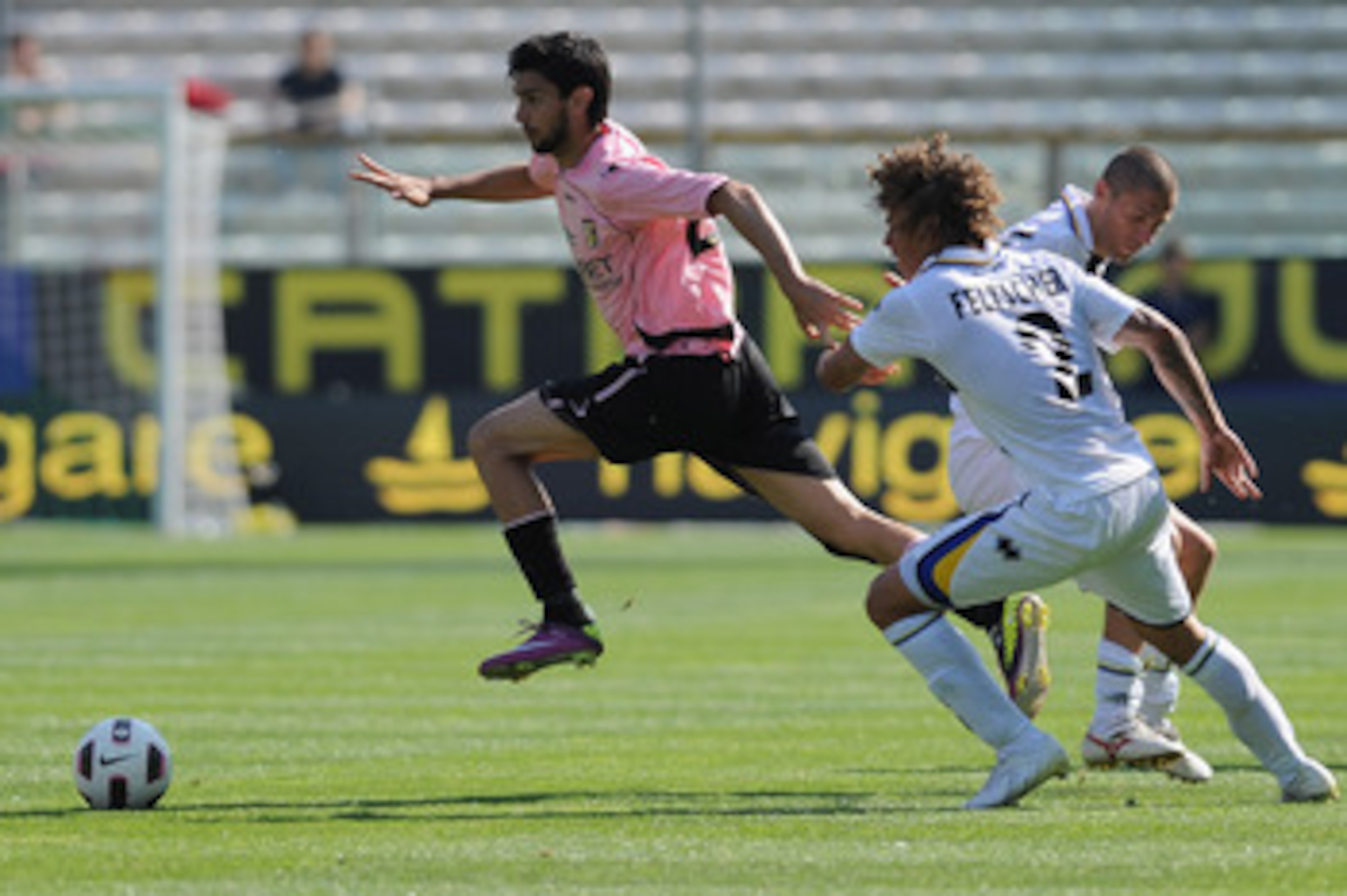 PARMA, ITALY - MAY 01:  Javier Matias Pastore of US Citta di Palermo turns Rolf Gunther Feltscher Martinez of Parma FC during the Serie A match between Parma FC and US Citta di Palermo at Stadio Ennio Tardini on May 1, 2011 in Parma, Italy.  (Photo by Val