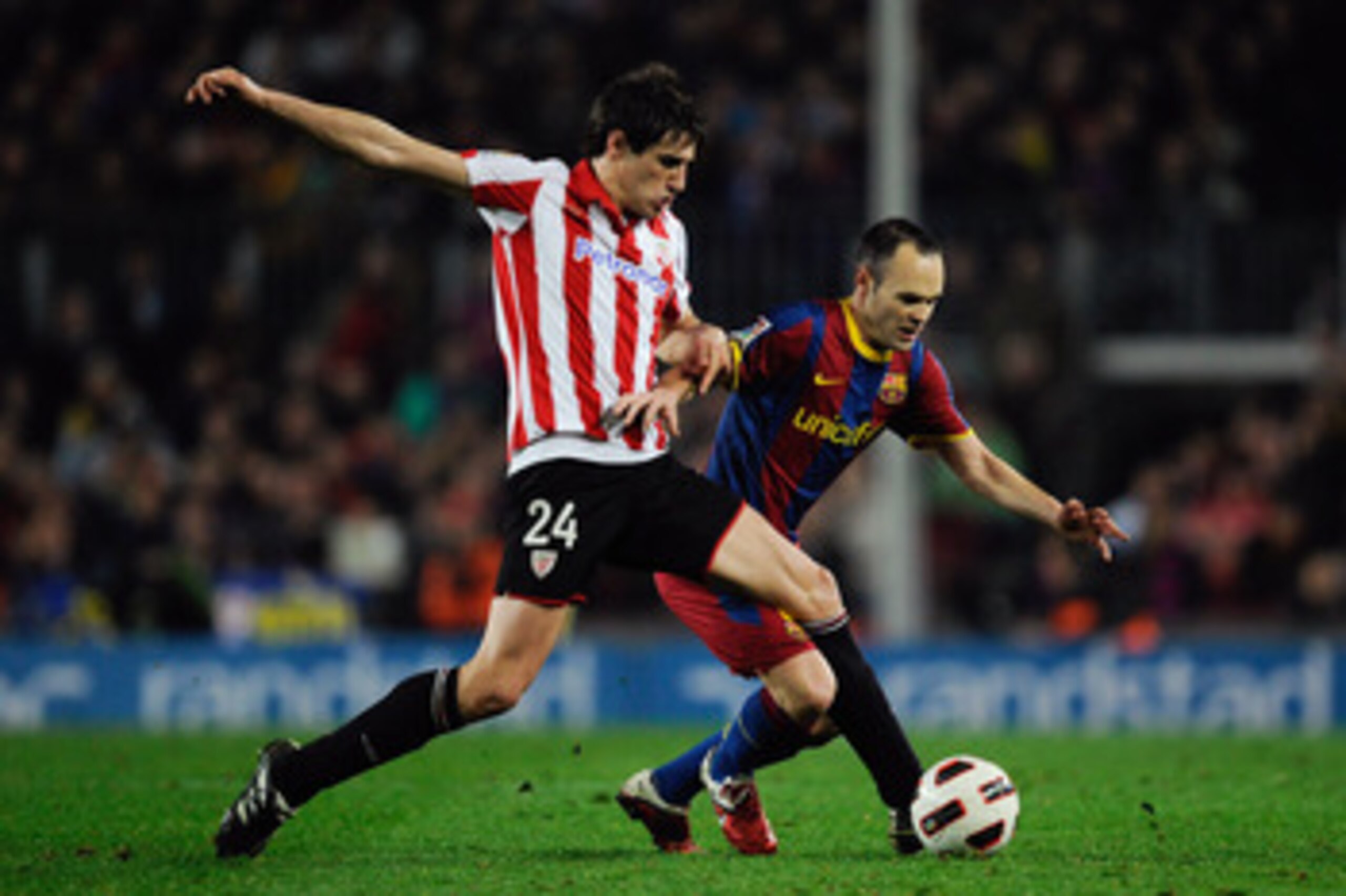 BARCELONA, SPAIN - FEBRUARY 20:  Andres Inieta of FC Barcelona (R) fights for the ball against Javi Martinez of Athletic Bilbao during the La Liga match between FC Barcelona and Athletic Bilbao at Camp Nou on February 20, 2011 in Barcelona, Spain. Barcelo