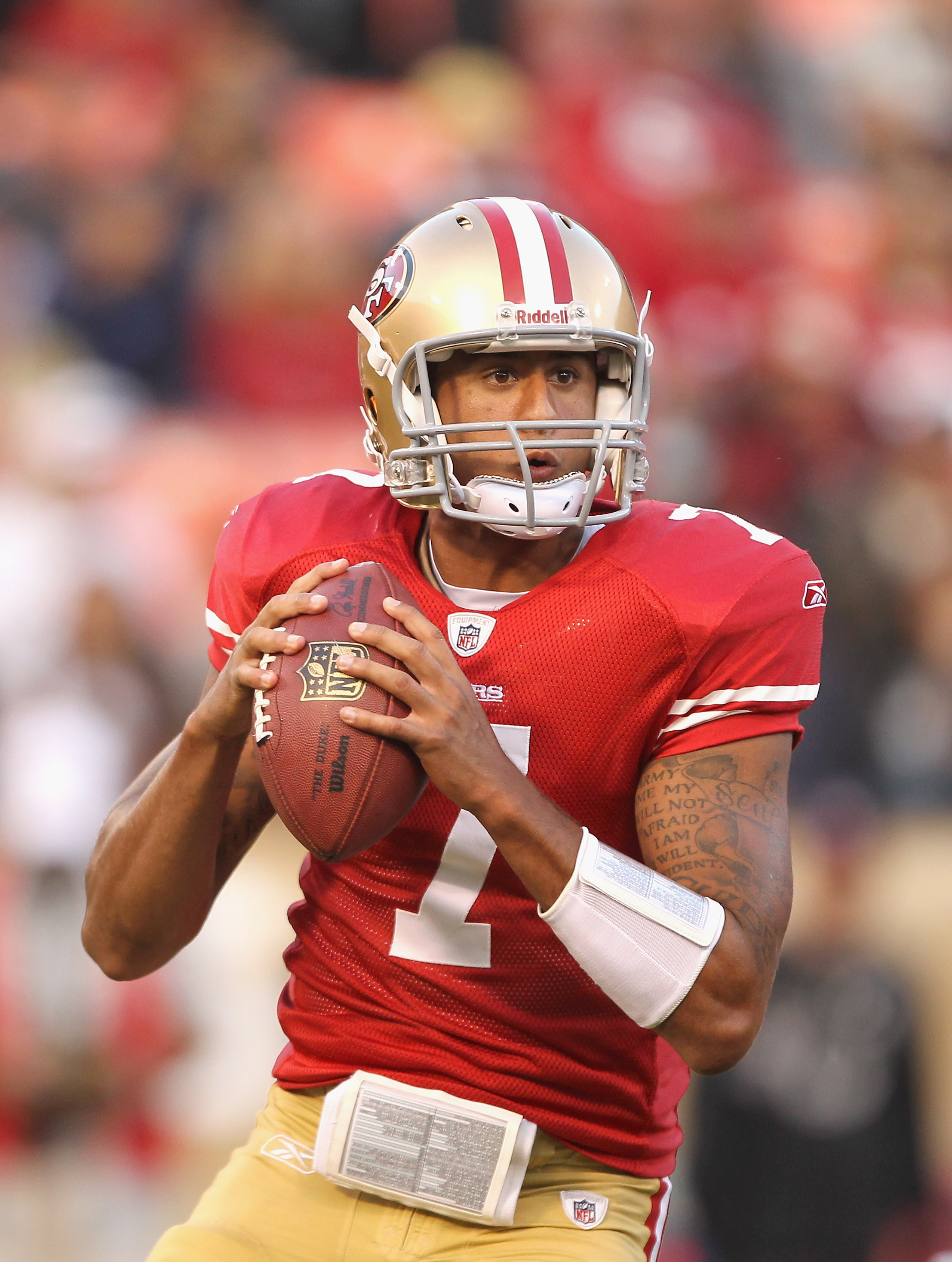 SAN FRANCISCO, CA - AUGUST 20:  Colin Kaepernick #7 of the San Francisco 49ers in action during their game against the Oakland Raiders at Candlestick Park on August 20, 2011 in San Francisco, California.  (Photo by Ezra Shaw/Getty Images)
