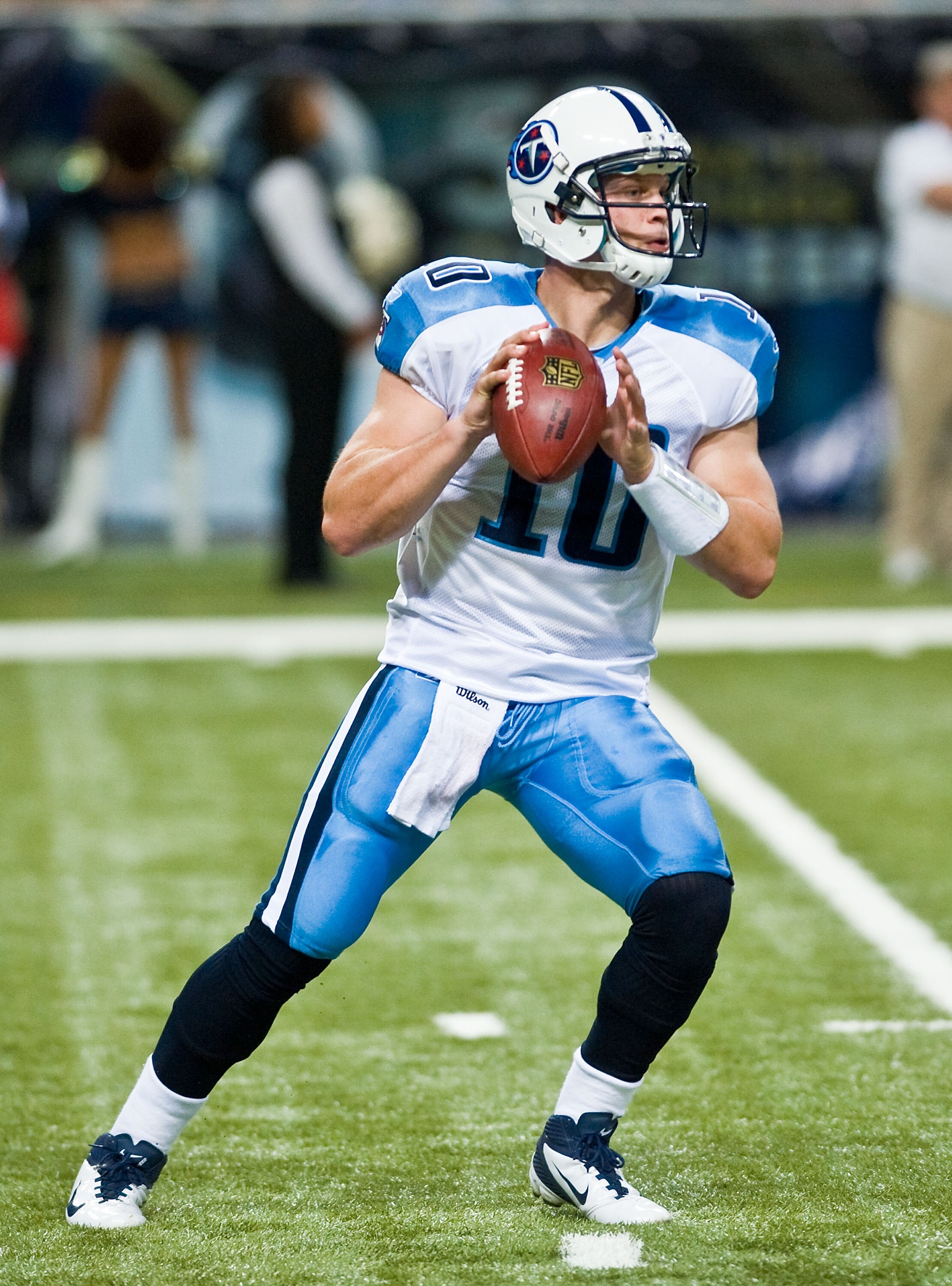 ST. LOUIS, MO - AUGUST 20:  Jake Locker #10 of the Tennessee Titans throws a pass against the St. Louis Rams at the Edward Jones Dome on August 20, 2011 in St. Louis, Missouri.  (Photo by Ed Szczepanski/Getty Images)