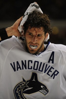 DALLAS - MARCH 24:  Ryan Kesler #17 of the Vancouver Canucks skates off the ice after suffering an injury against the Dallas Stars at the American Airlines Center on March 24 , 2009 in Dallas, Texas.  (Photo by Ronald Martinez/Getty Images)