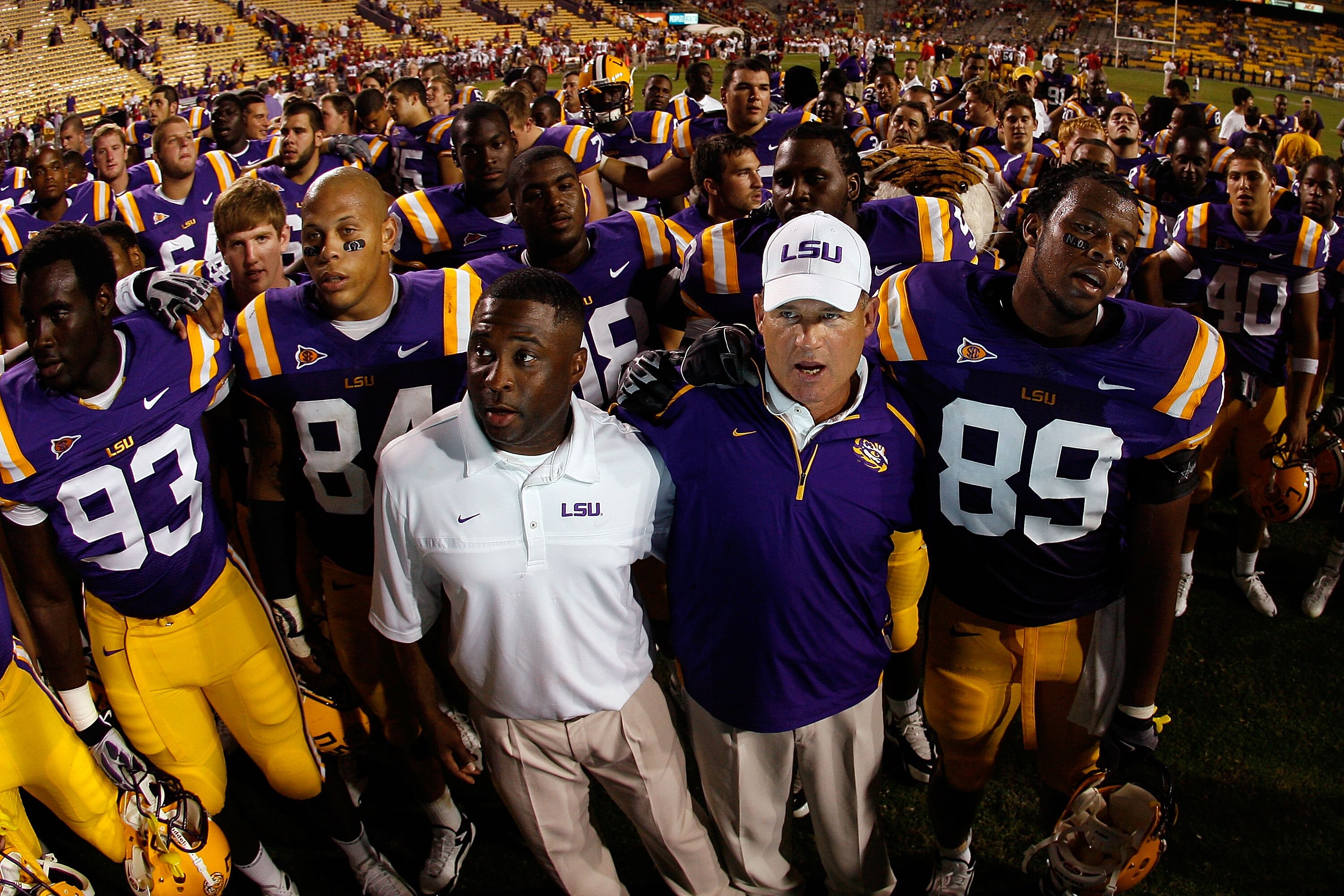 BATON ROUGE, LA - SEPTEMBER 19:  Head coach Les Miles center, celebrates with members of the Louisiana State University Tigers after defeating the University of Louisiana-Lafatette Ragin' Cajuns at Tiger Stadium 31-3 on September 19, 2009 in Baton Rouge,