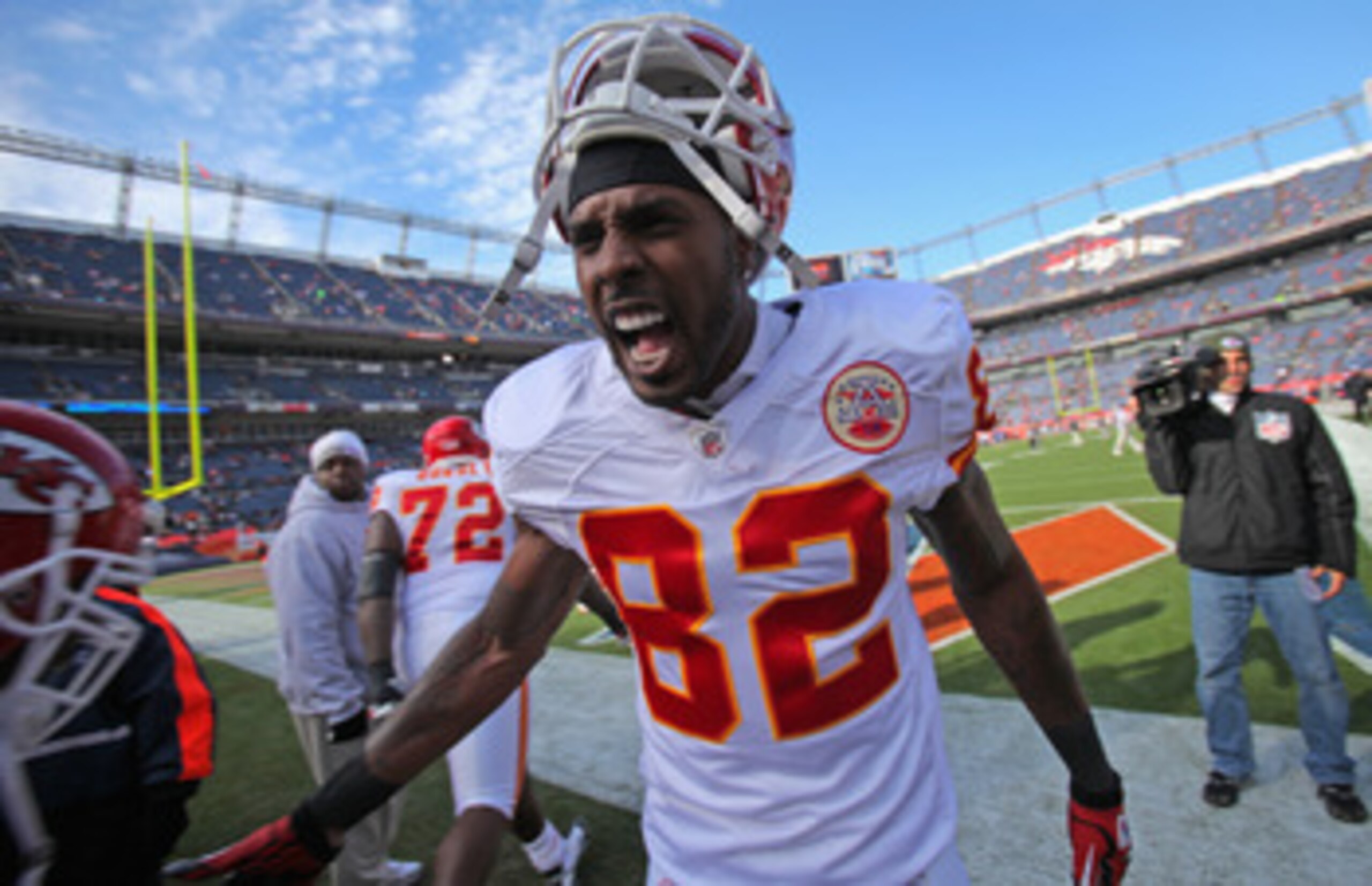 DENVER - NOVEMBER 14:  Dwayne Bowe #82 of the Kansas City Chiefs welcomes his teammates onto the field for warm ups as they face the Denver Broncos at INVESCO Field at Mile High on November 14, 2010 in Denver, Colorado.  (Photo by Doug Pensinger/Getty Ima