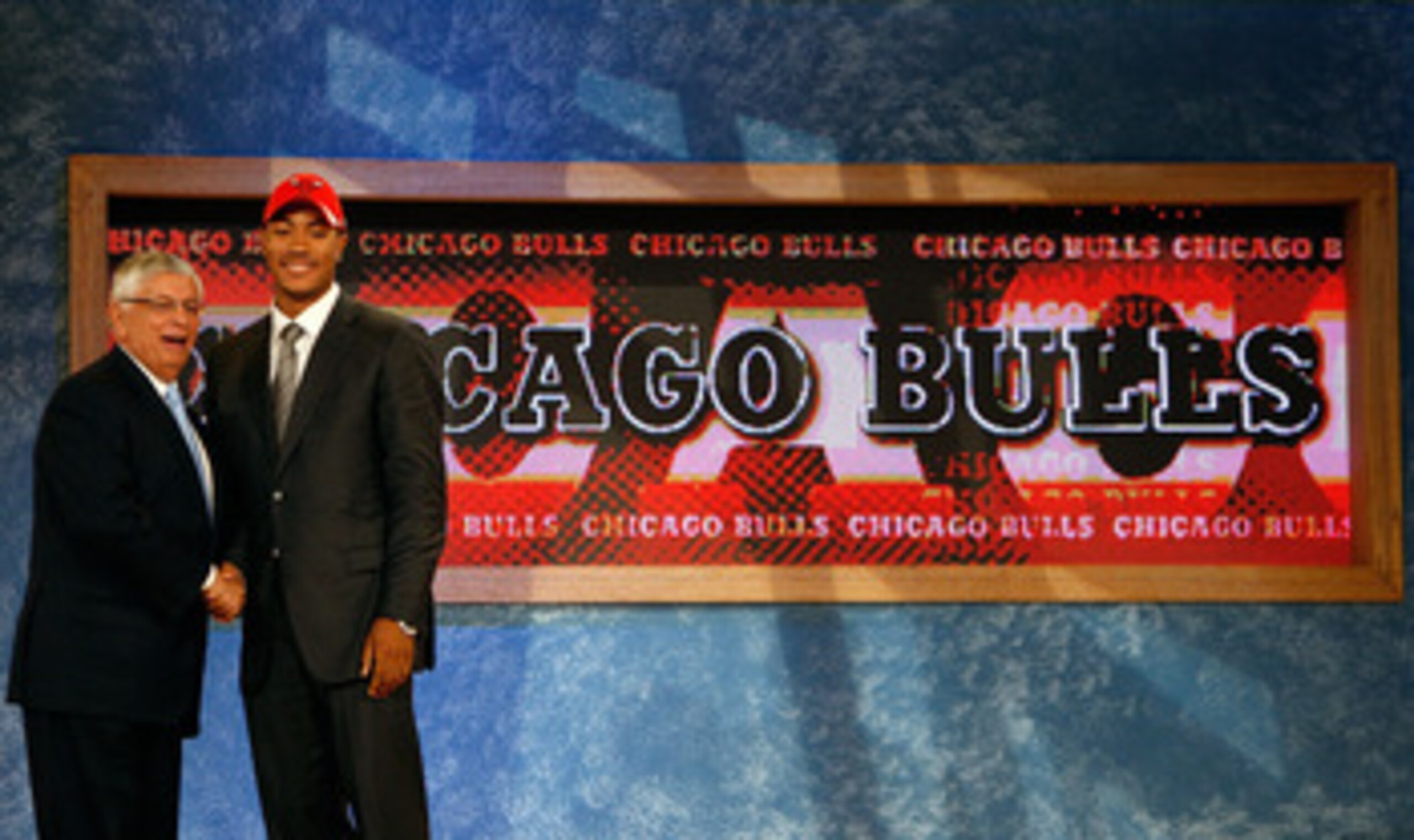 NEW YORK - JUNE 26: NBA Commissioner David Stern shakes hands with number one draft pick for the Chicago Bulls, Derrick Rose during the 2008 NBA Draft at the Wamu Theatre at Madison Square Garden June 26, 2008 in New York City. NOTE TO USER: User express NEW YORK - JUNE 26: NBA Commissioner David Stern shakes hands with number one draft pick for the Chicago Bulls, Derrick Rose during the 2008 NBA Draft at the Wamu Theatre at Madison Square Garden June 26, 2008 in New York City. NOTE TO USER: User express