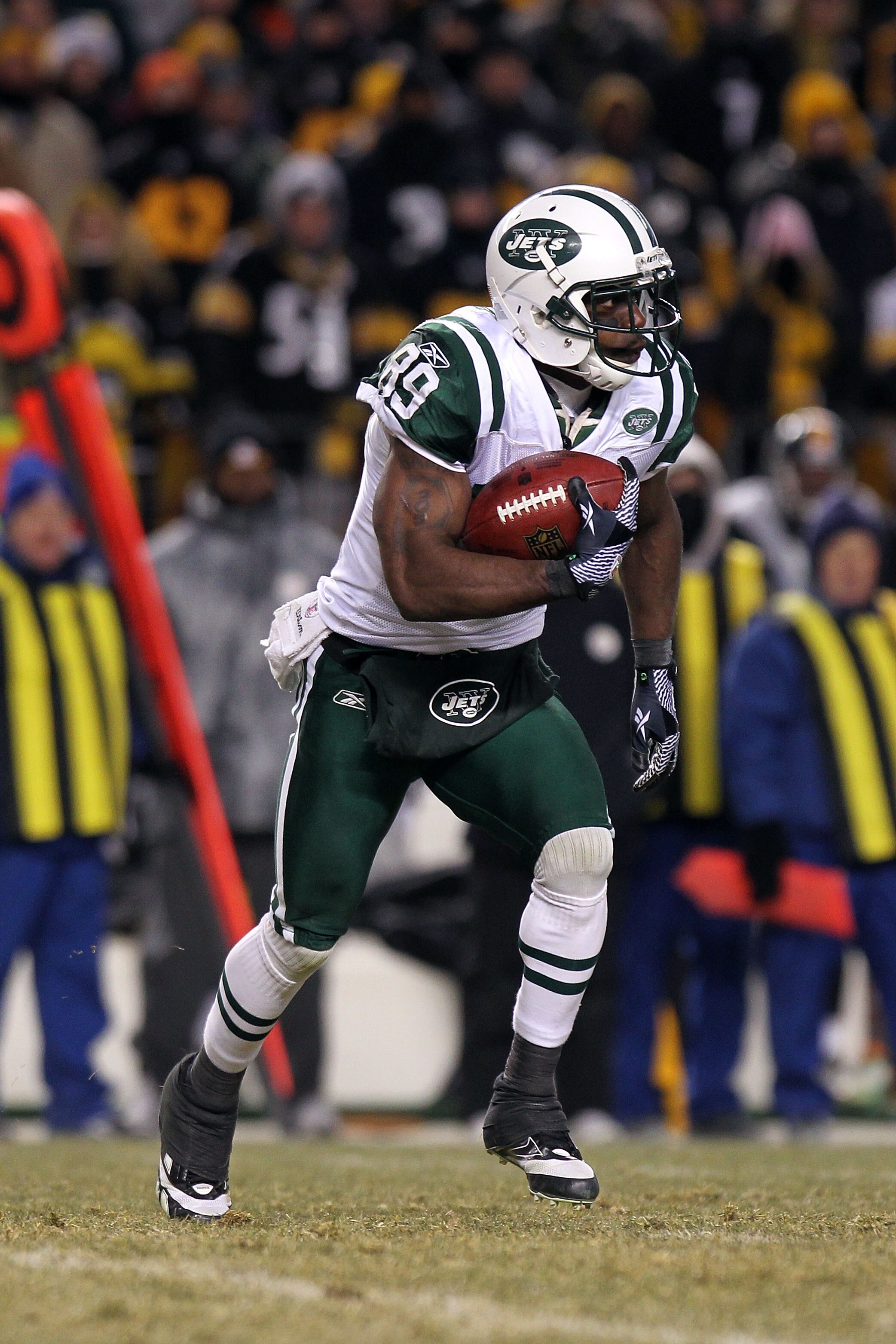 PITTSBURGH, PA - JANUARY 23:  Jerricho Cotchery #89 of the New York Jets returns a punt against the Pittsburgh Steelers during the 2011 AFC Championship game at Heinz Field on January 23, 2011 in Pittsburgh, Pennsylvania. The Steelers won 24-19.  (Photo b